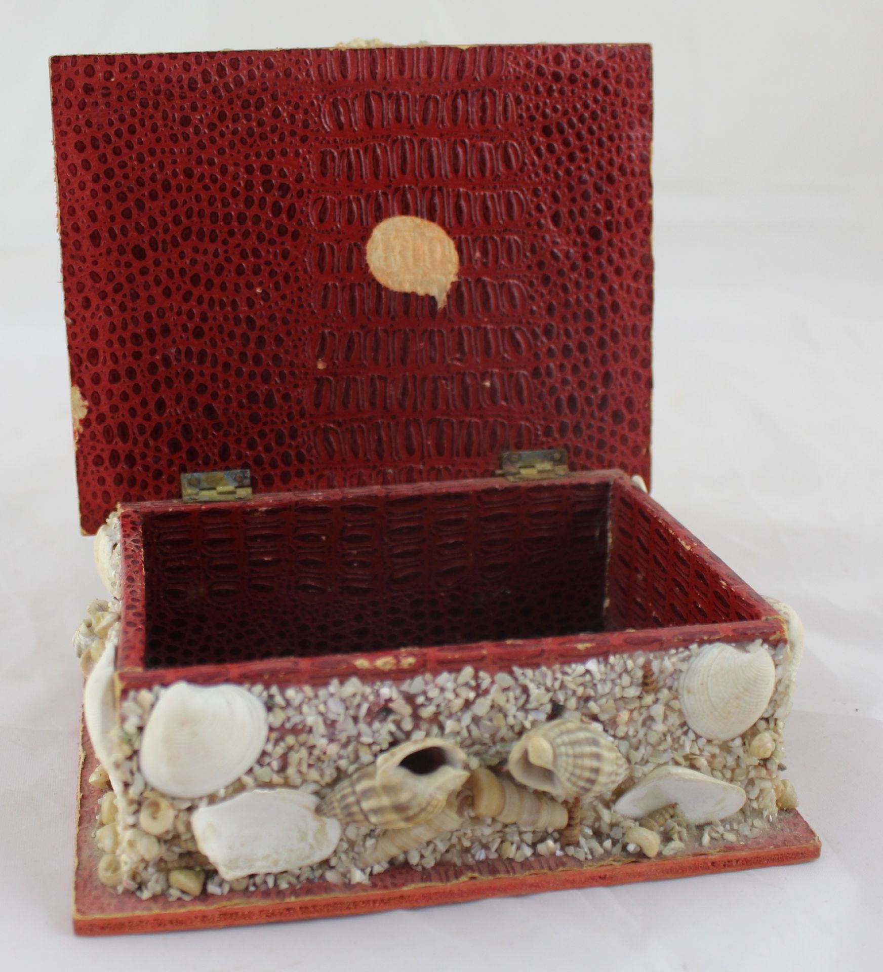 Highly Decorative Shell Encrusted Hinged Lidded Jewellery Box - Image 4 of 4