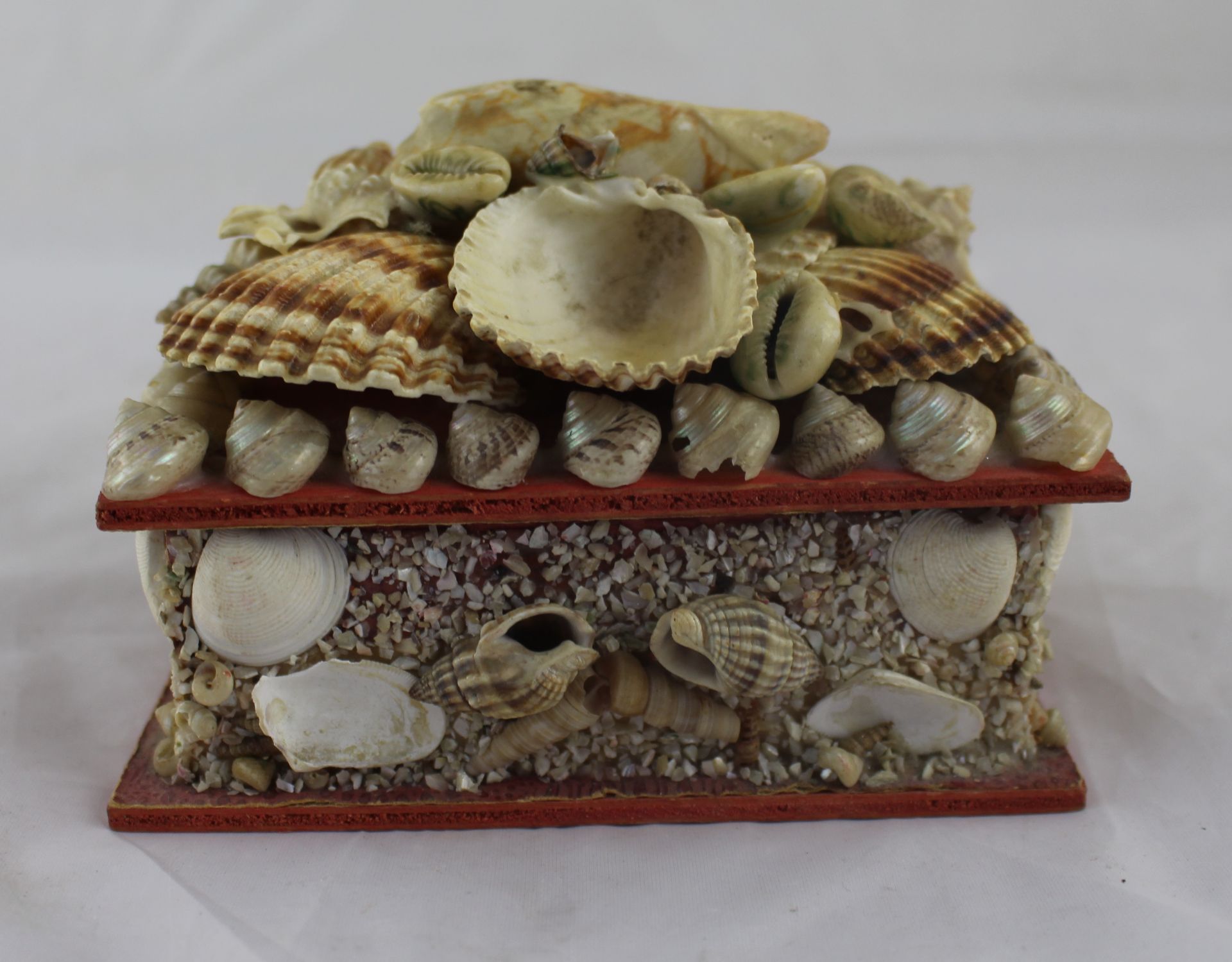 Highly Decorative Shell Encrusted Hinged Lidded Jewellery Box - Image 3 of 4