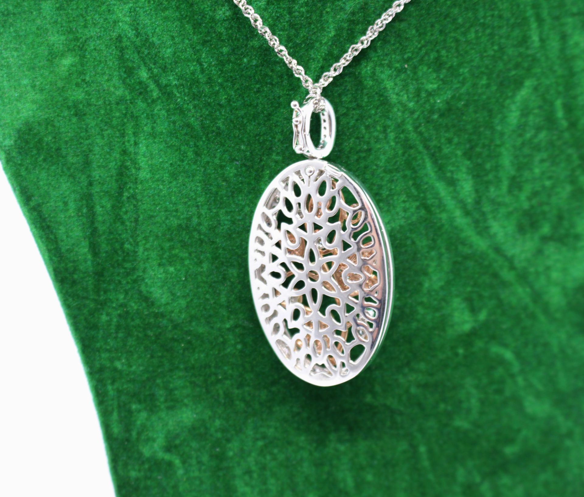 Diamond & 14ct Gold Oval Locket on Chain - Image 3 of 4