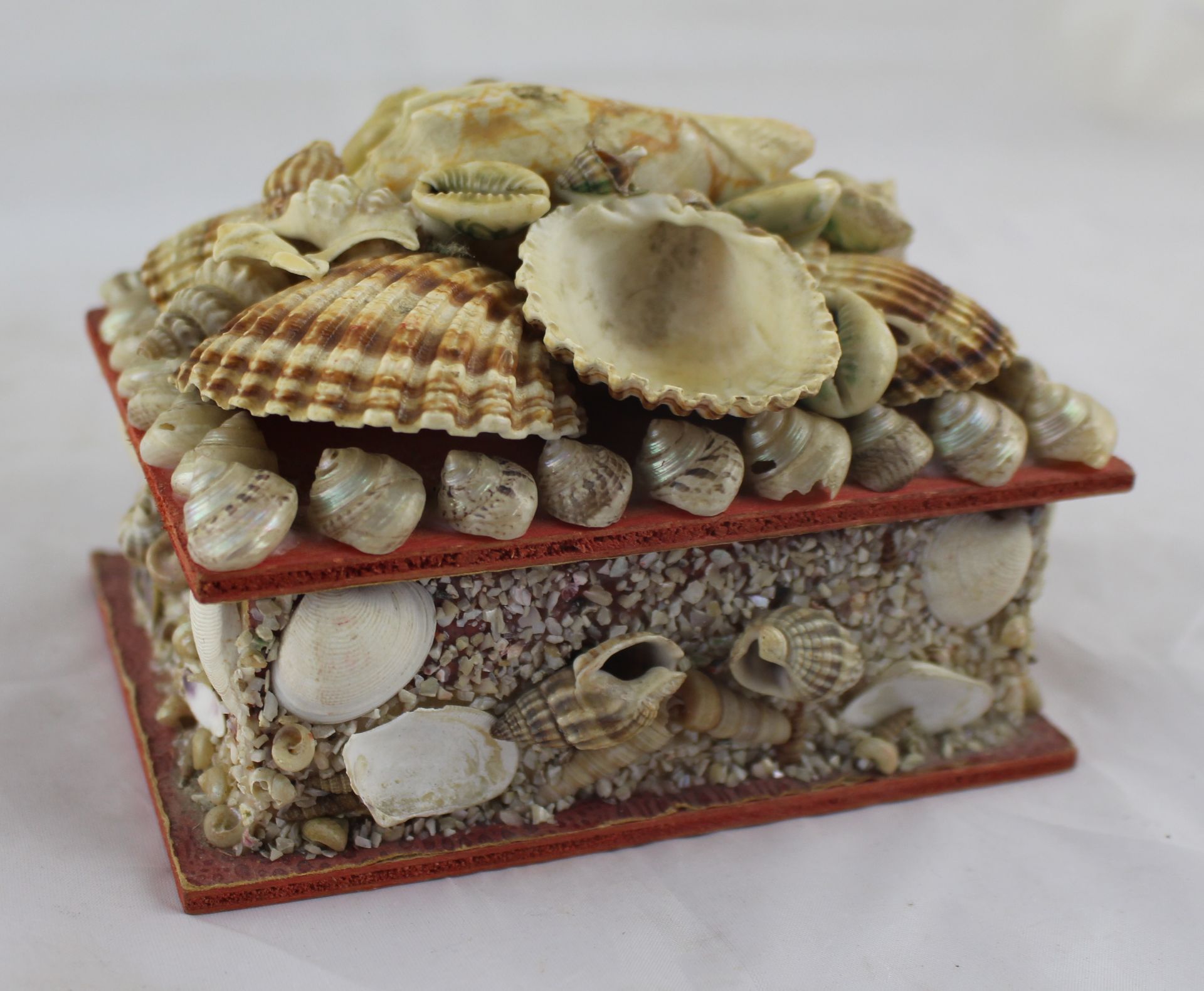 Highly Decorative Shell Encrusted Hinged Lidded Jewellery Box - Image 2 of 4