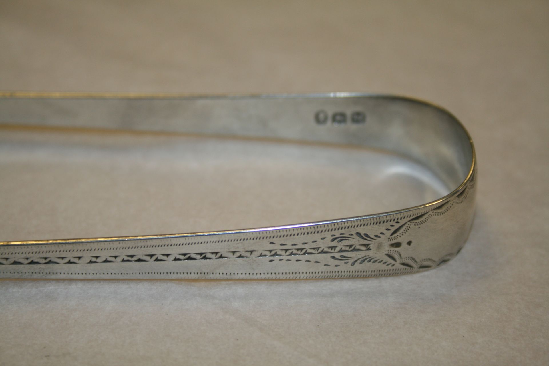 Finely Engraved George III Silver Sugar Tongs 1807 - Image 4 of 4