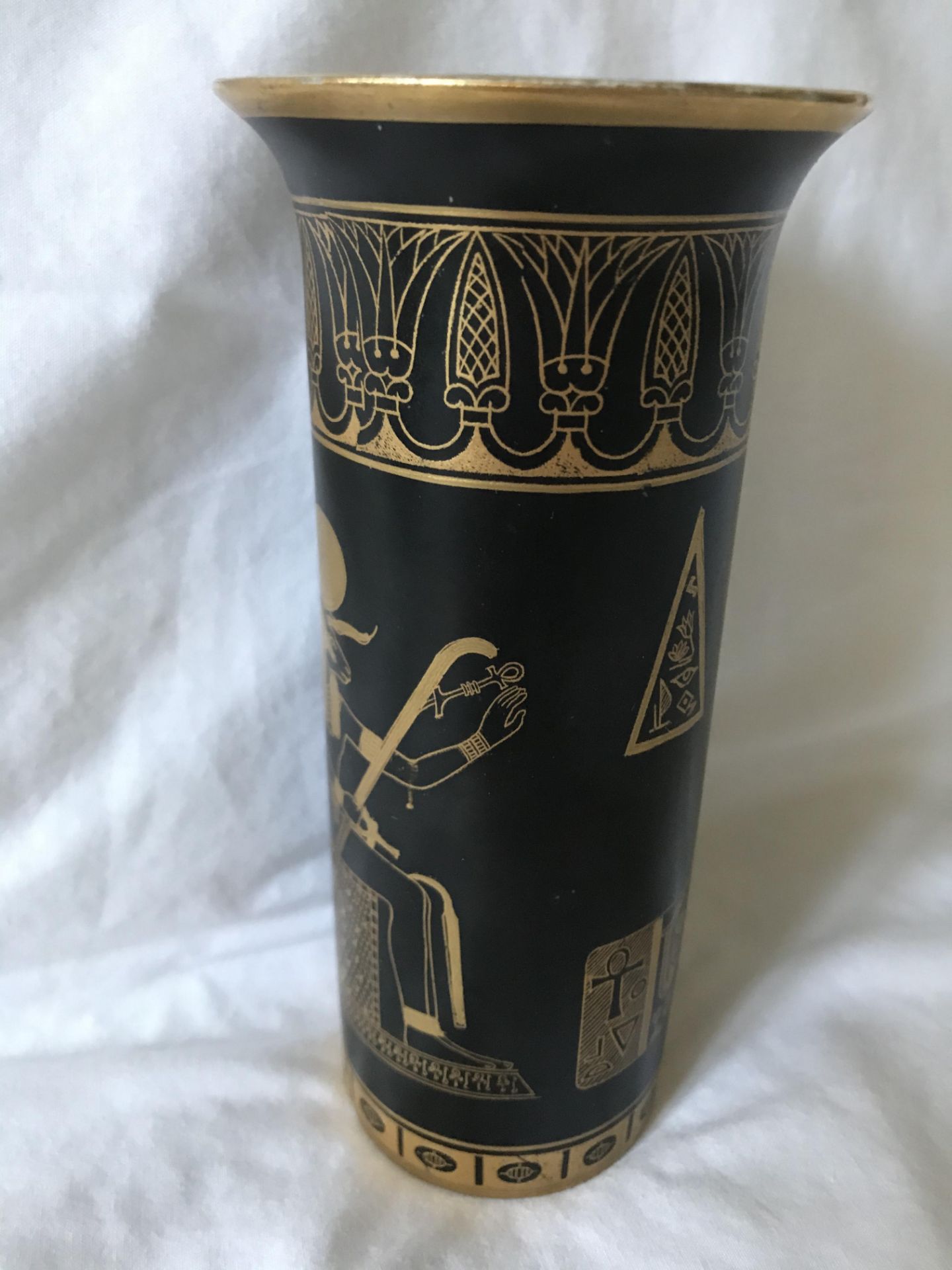 Carlton Ware Tutankhamen Vase, black basalt - Image 4 of 8