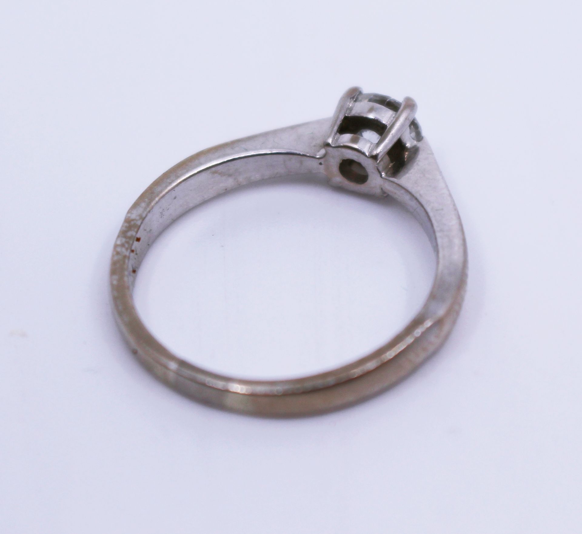 Round Brilliant Cut 0.53 Carat Diamond White Gold Ring - Image 3 of 6