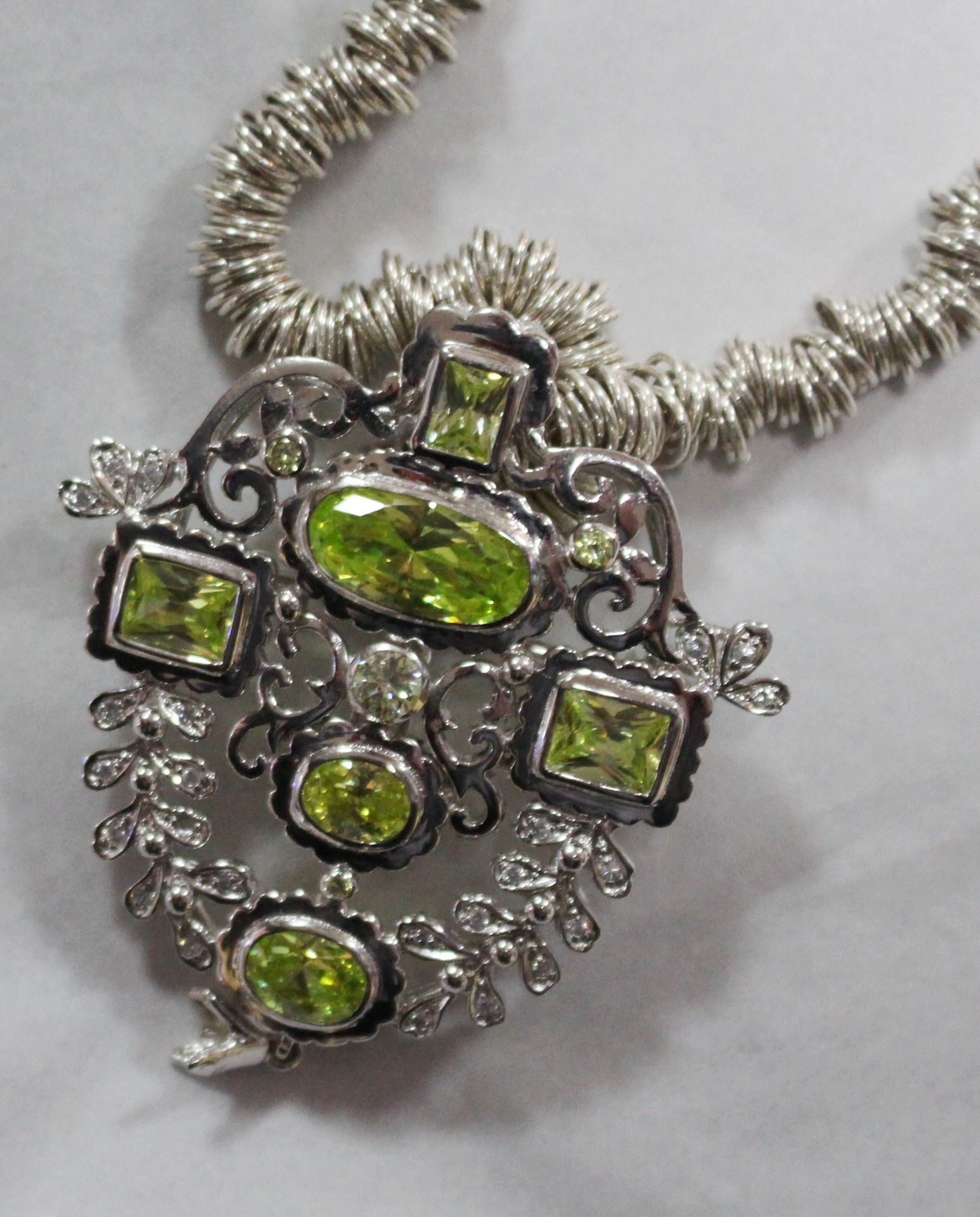 Contemporary Heavy Sterling Silver Peridot Set Necklace - Image 4 of 4