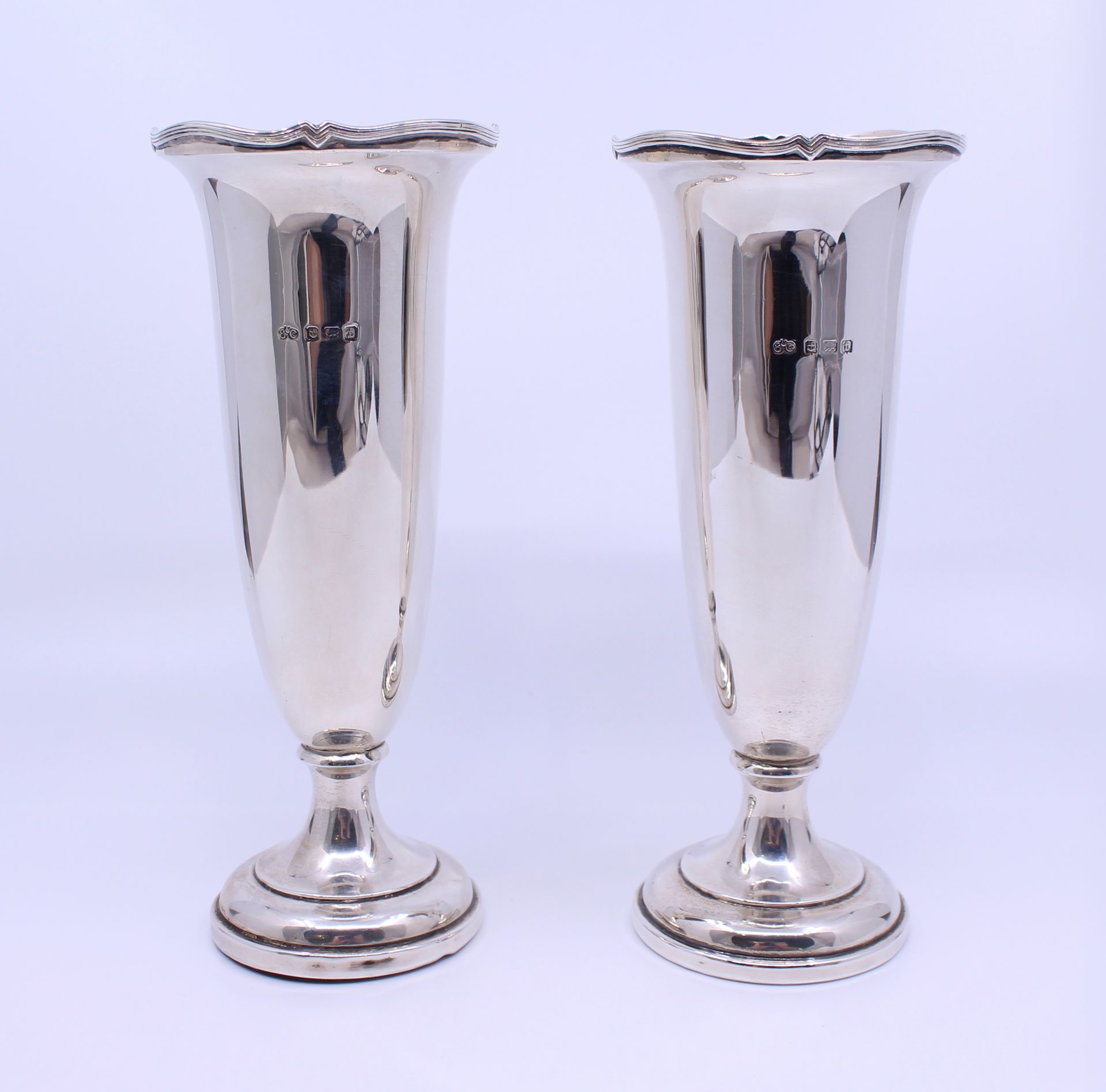 Pair of Sterling Silver Elkington & Co Vases Birmingham 1918 - Image 3 of 4