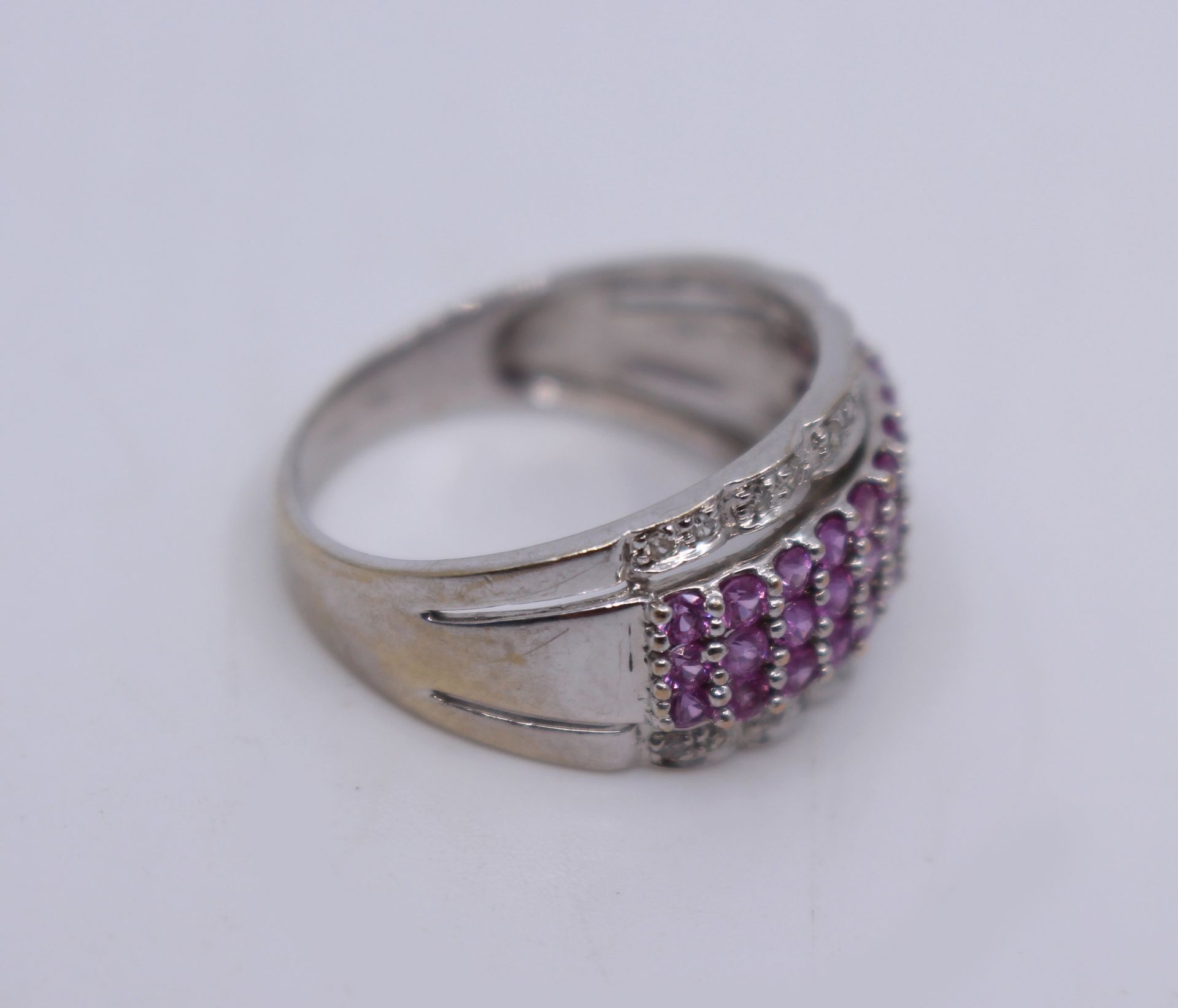 Pink Sapphire & Diamond 18ct White Gold Band Ring - Image 4 of 5