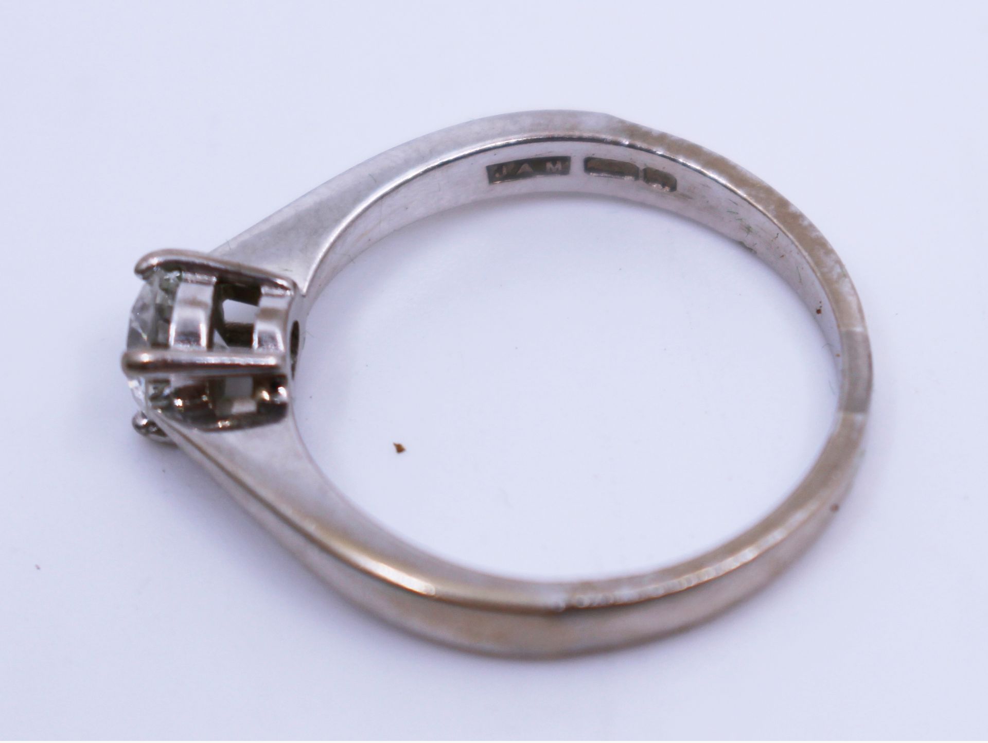 Round Brilliant Cut 0.53 Carat Diamond White Gold Ring - Image 5 of 6