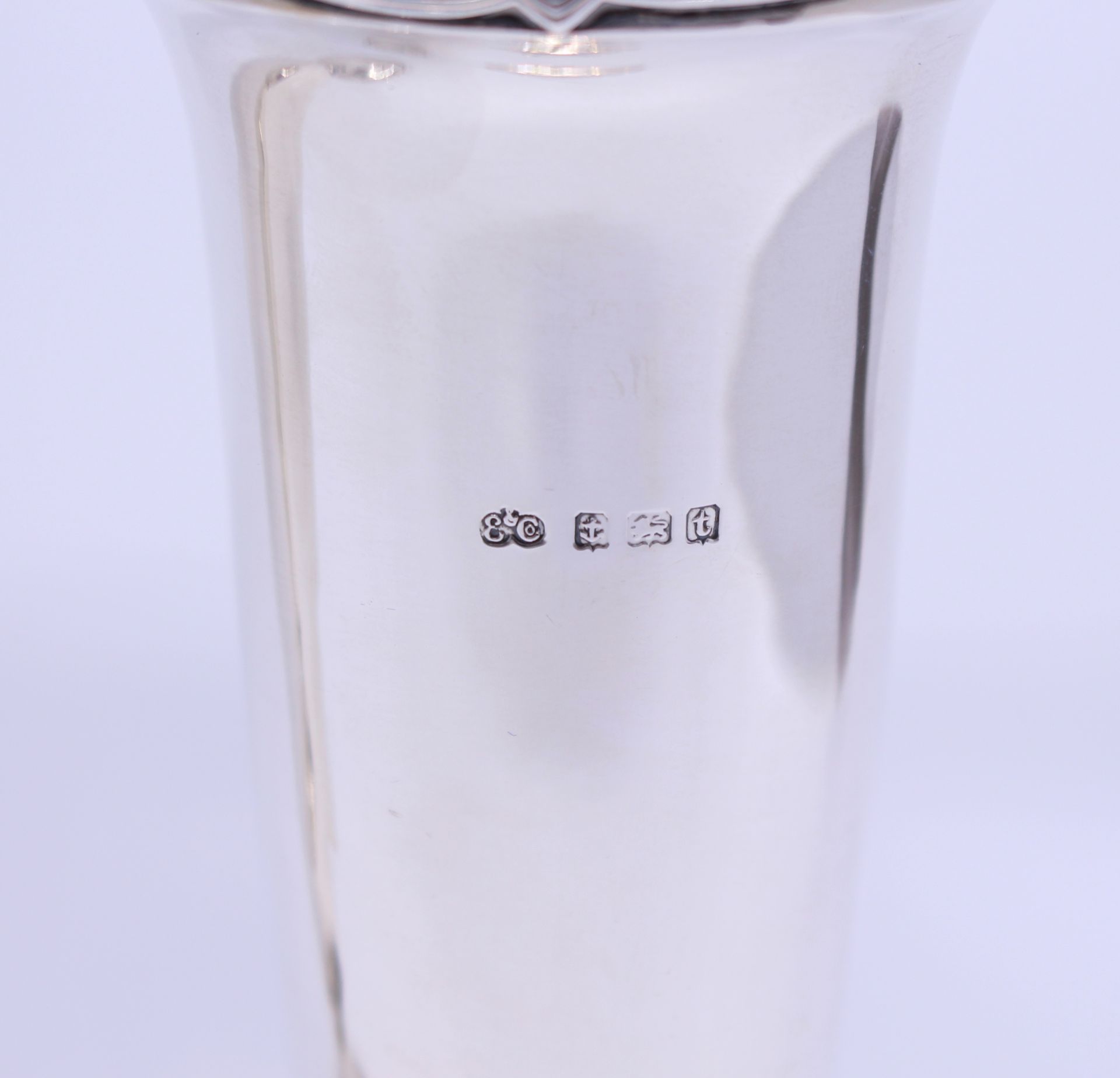 Pair of Sterling Silver Elkington & Co Vases Birmingham 1918 - Image 4 of 4