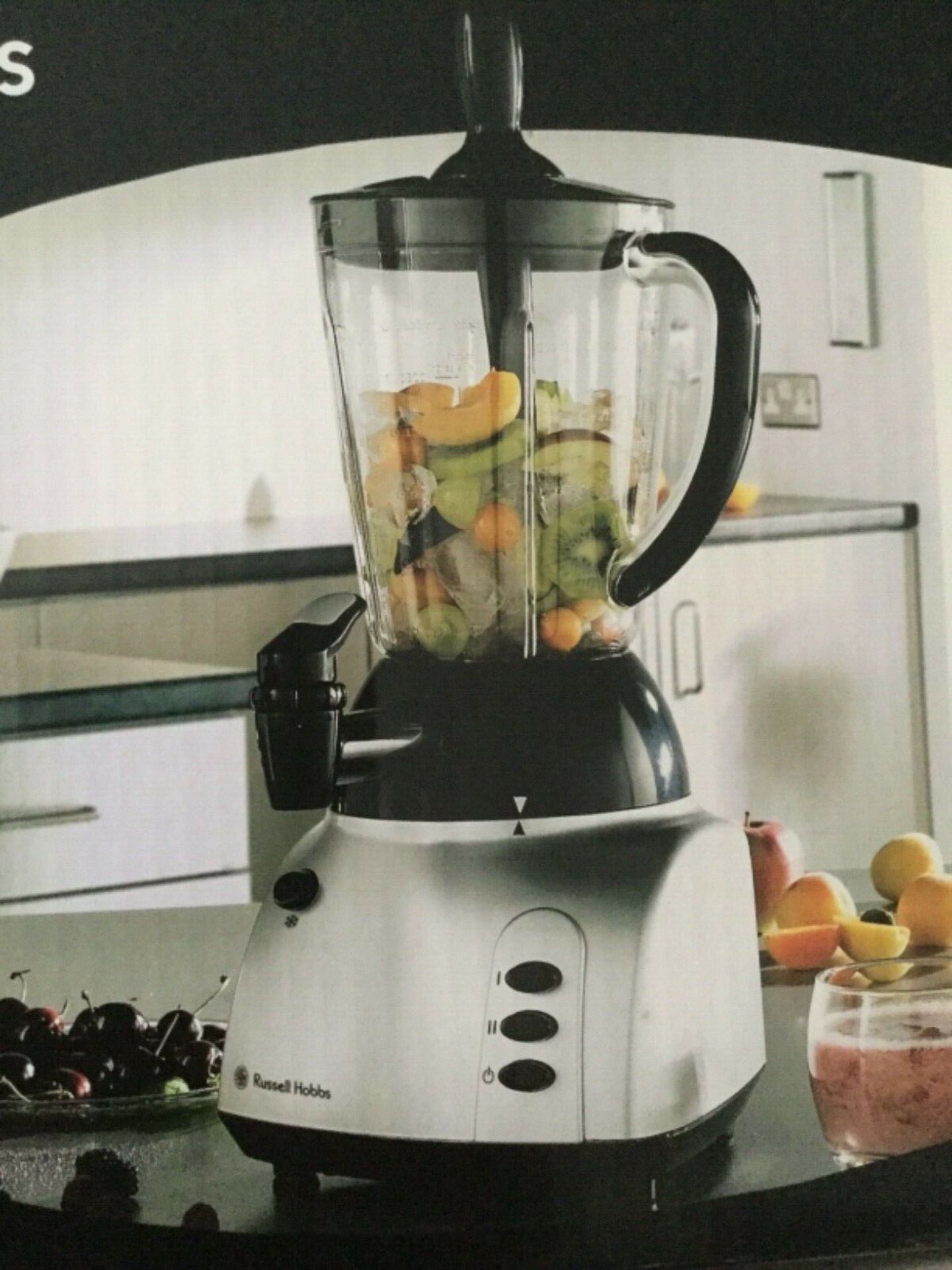 Russell Hobbs Simply Smoothie Maker Model 12620 BNIB..retro appeal