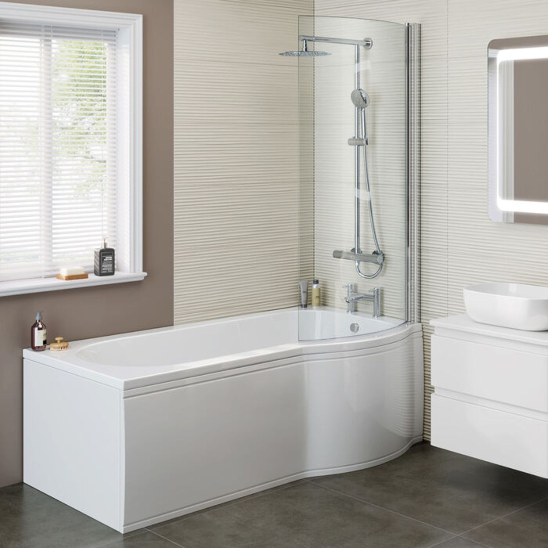 (AA12) 1700mm - Right Hand P-Shaped Bath with Front Panel & Glass Screen. RRP £499.99. 5mm of ... - Image 2 of 3