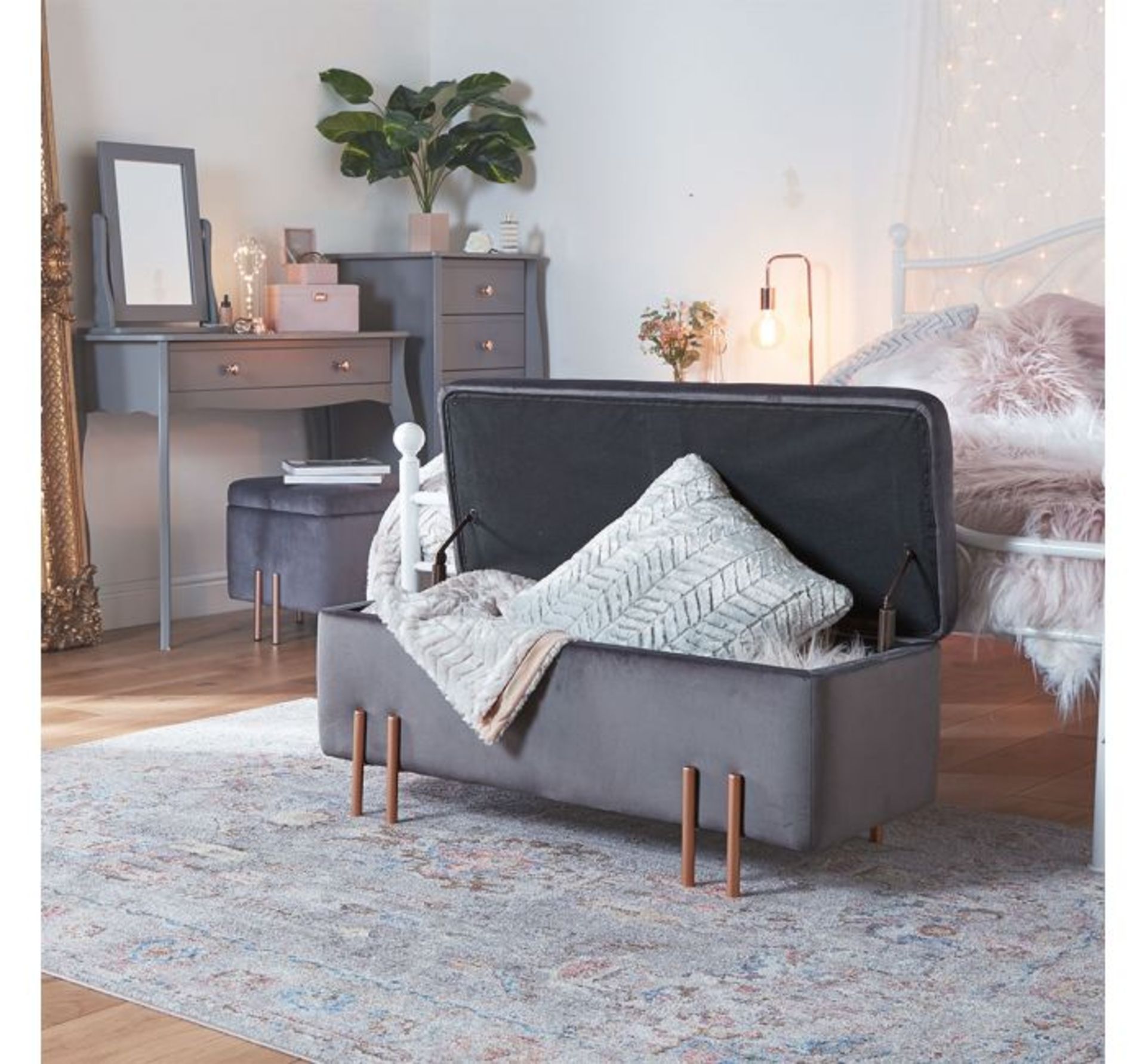 (JL38) Grey Velvet Storage Ottoman Bench Covered in soft and luxurious, plush velvet fabric, w... - Image 5 of 5