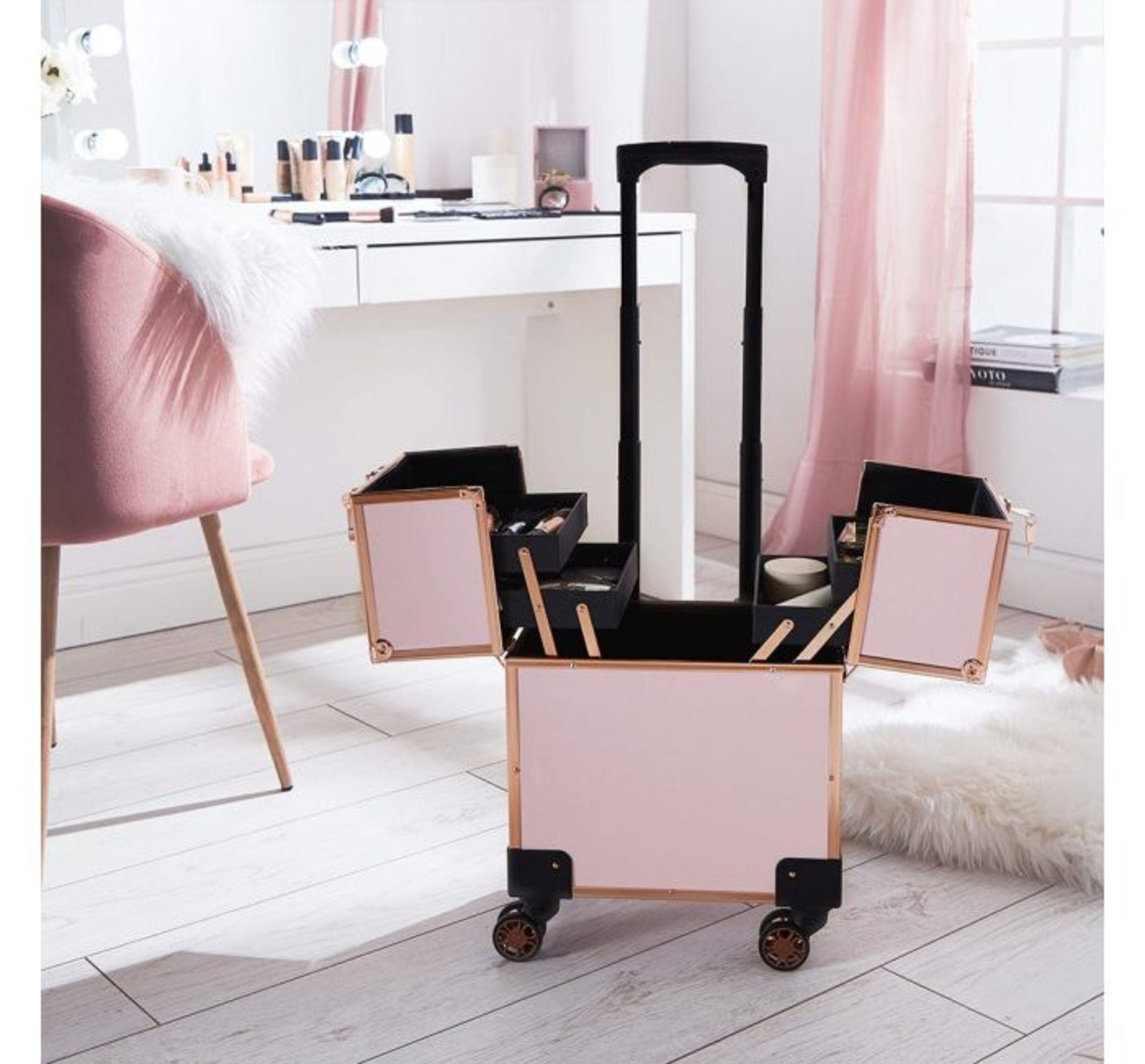 (JL41) Beauty Trolley Extending suitcase-style handle for comfortable, easy transportation (88... - Image 4 of 4