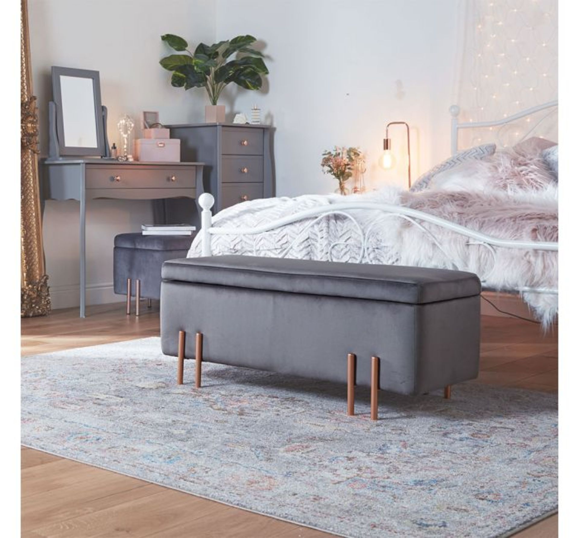 (JL38) Grey Velvet Storage Ottoman Bench Covered in soft and luxurious, plush velvet fabric, w... - Image 4 of 5