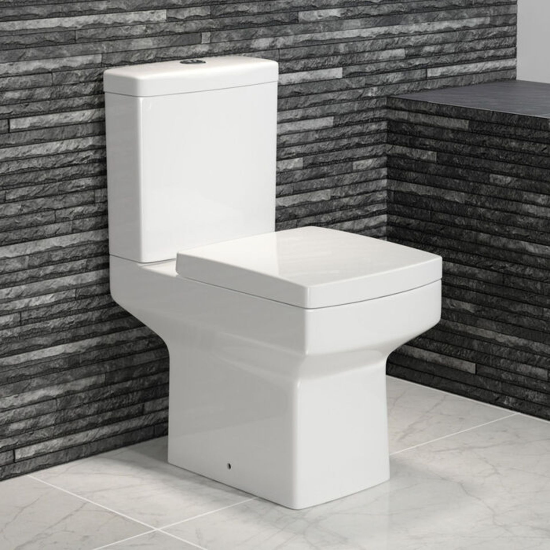 (JL62) Belfort Close Coupled Toilet & Cistern inc Soft Close Seat Made from White Vitreous Chi...