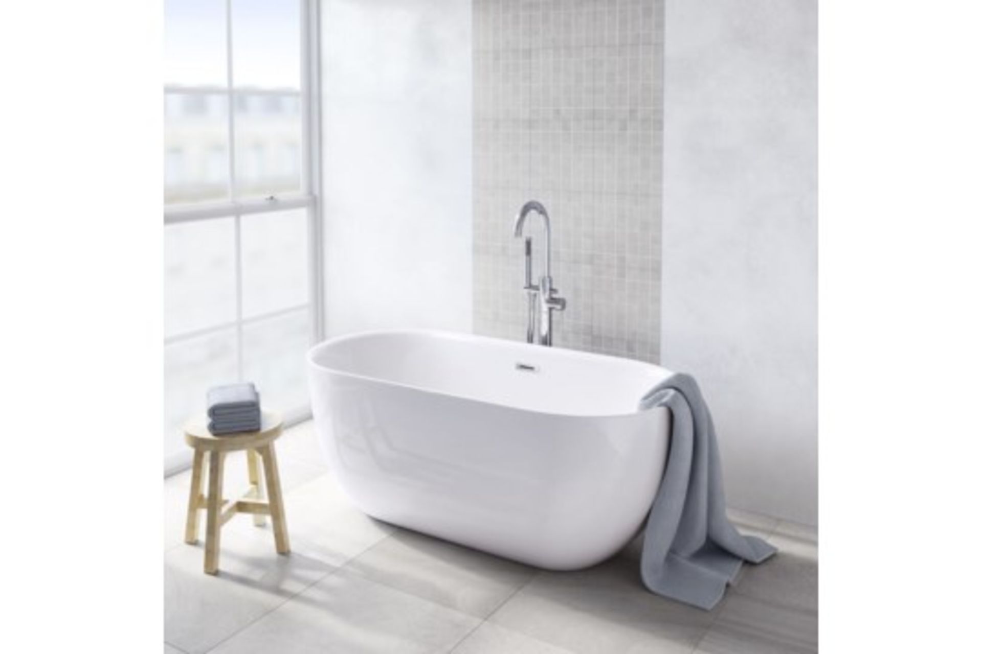 1500x720mm May Freestanding Bath. Manufactured from high quality gloss acrylic for a luxurious... - Image 2 of 3