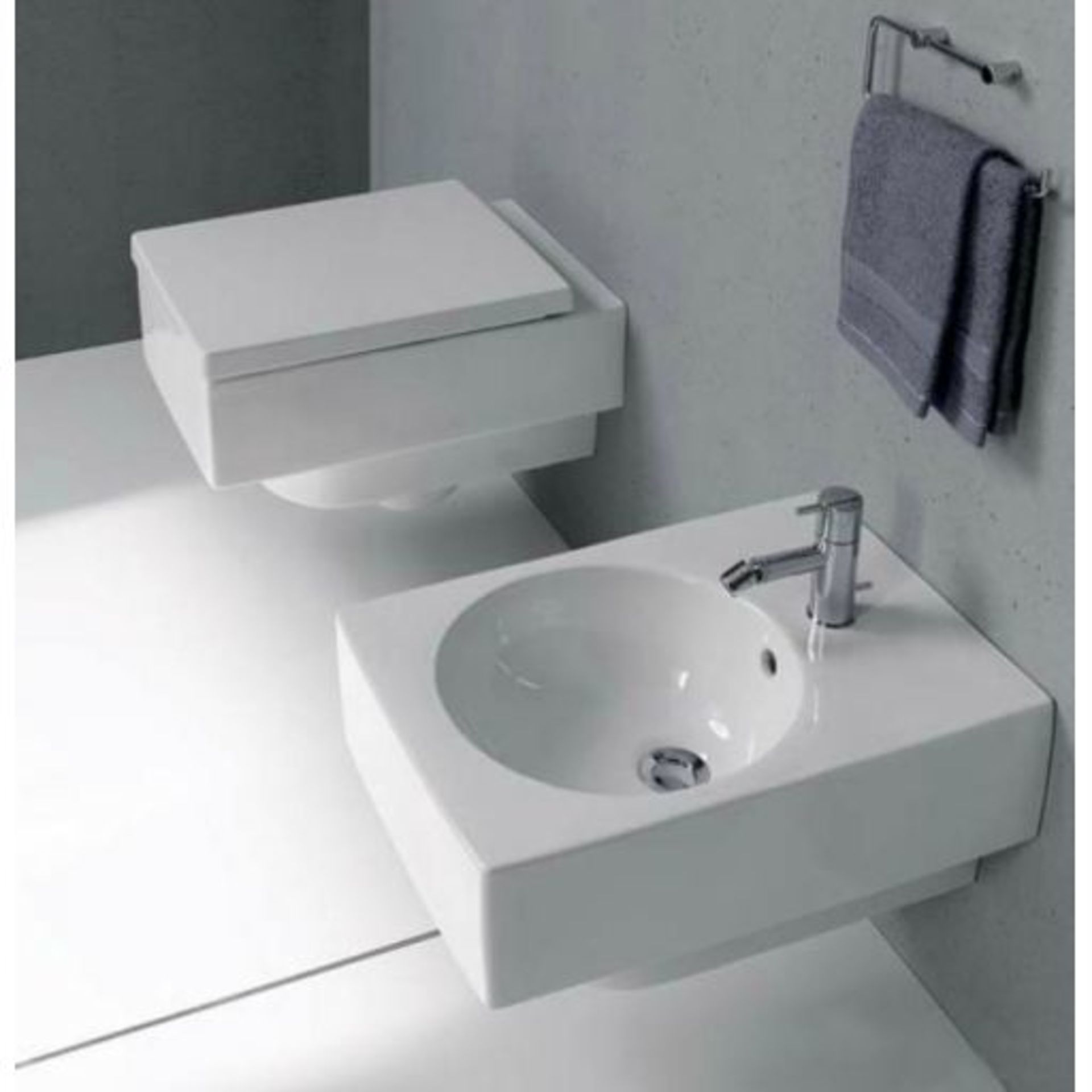 (RR57) Keramag Preciosa - Wash-down WC, 4,5 / 6 l, wall hung Fits effortlessly into even the ... ( - Image 4 of 4