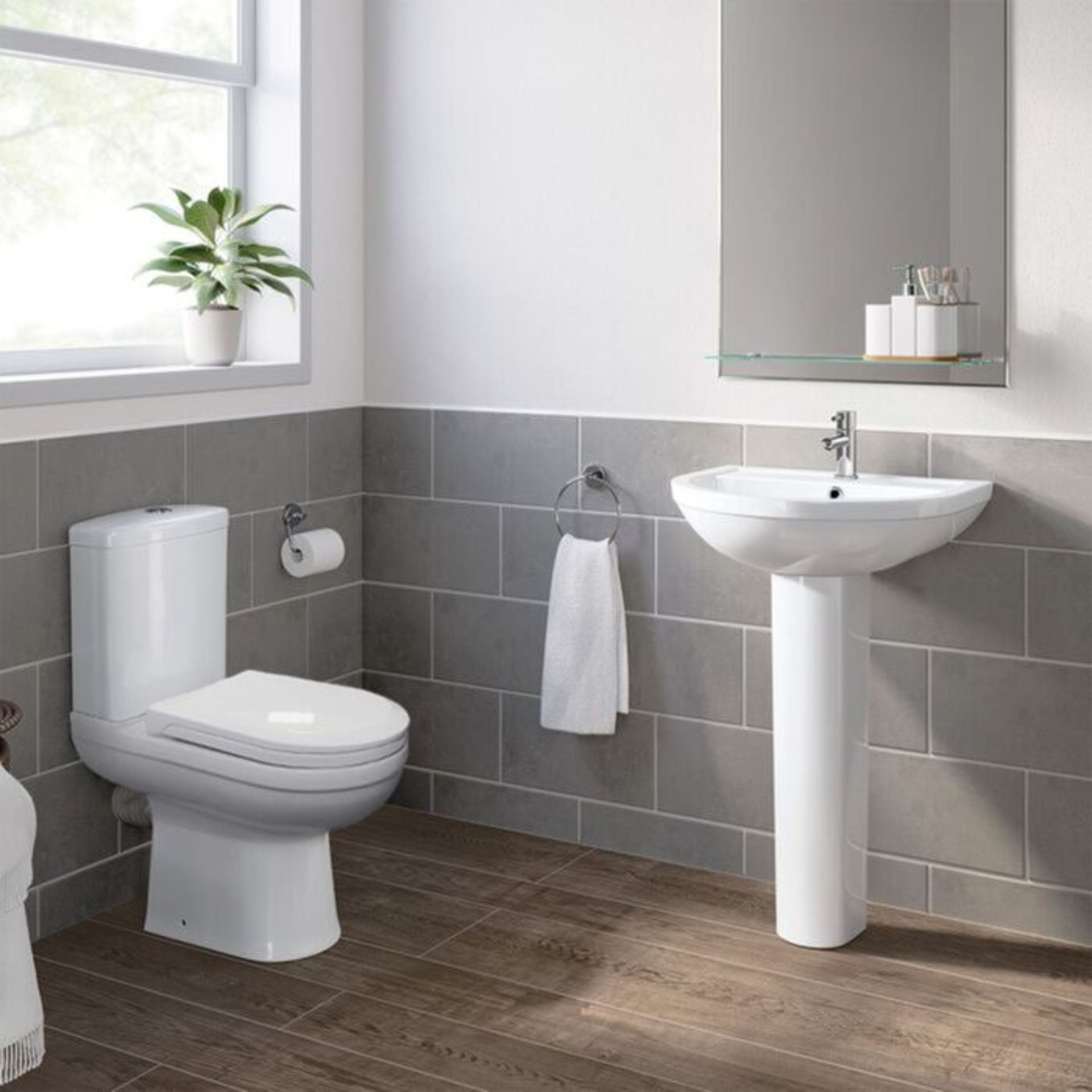 Sabrosa II Close Coupled Toilet & Cistern with Soft Close Seat Made from White Vitreous China ... - Image 3 of 4