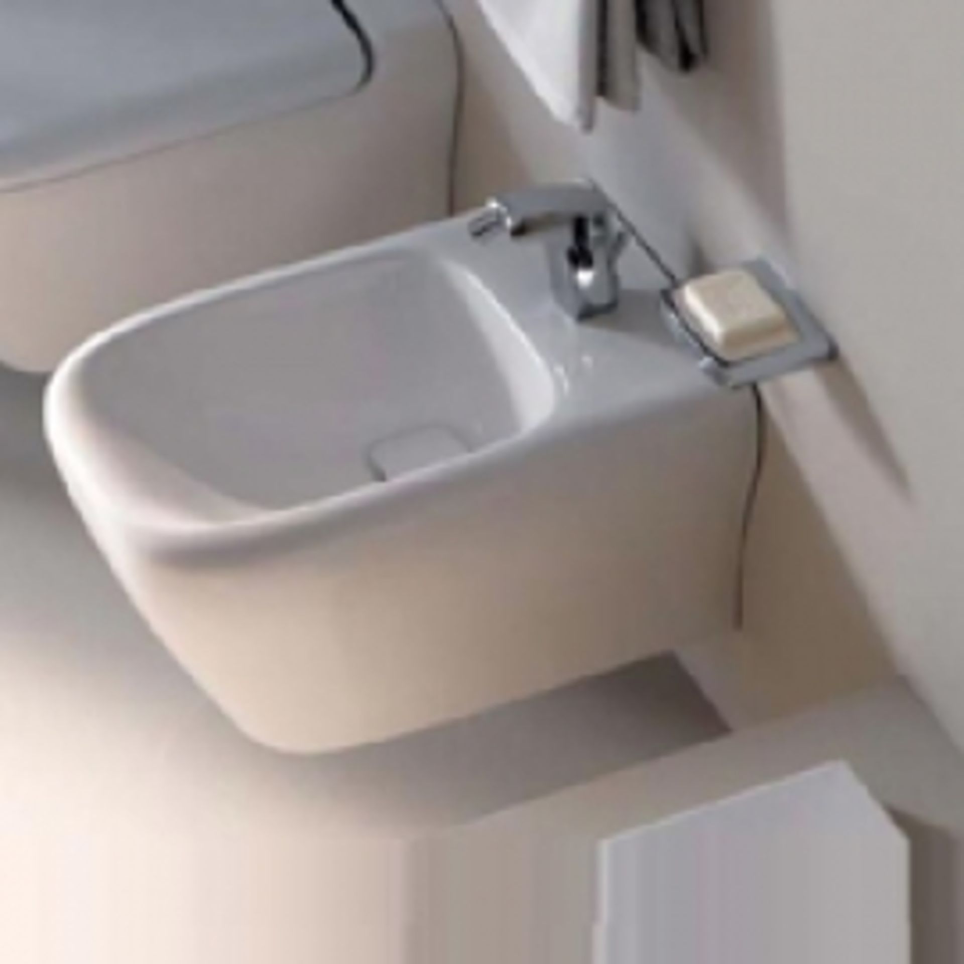 (RR125) Myday Bidet, wall-hung. Myday combines the charm of an elegant and exciting form with... ( - Image 2 of 2