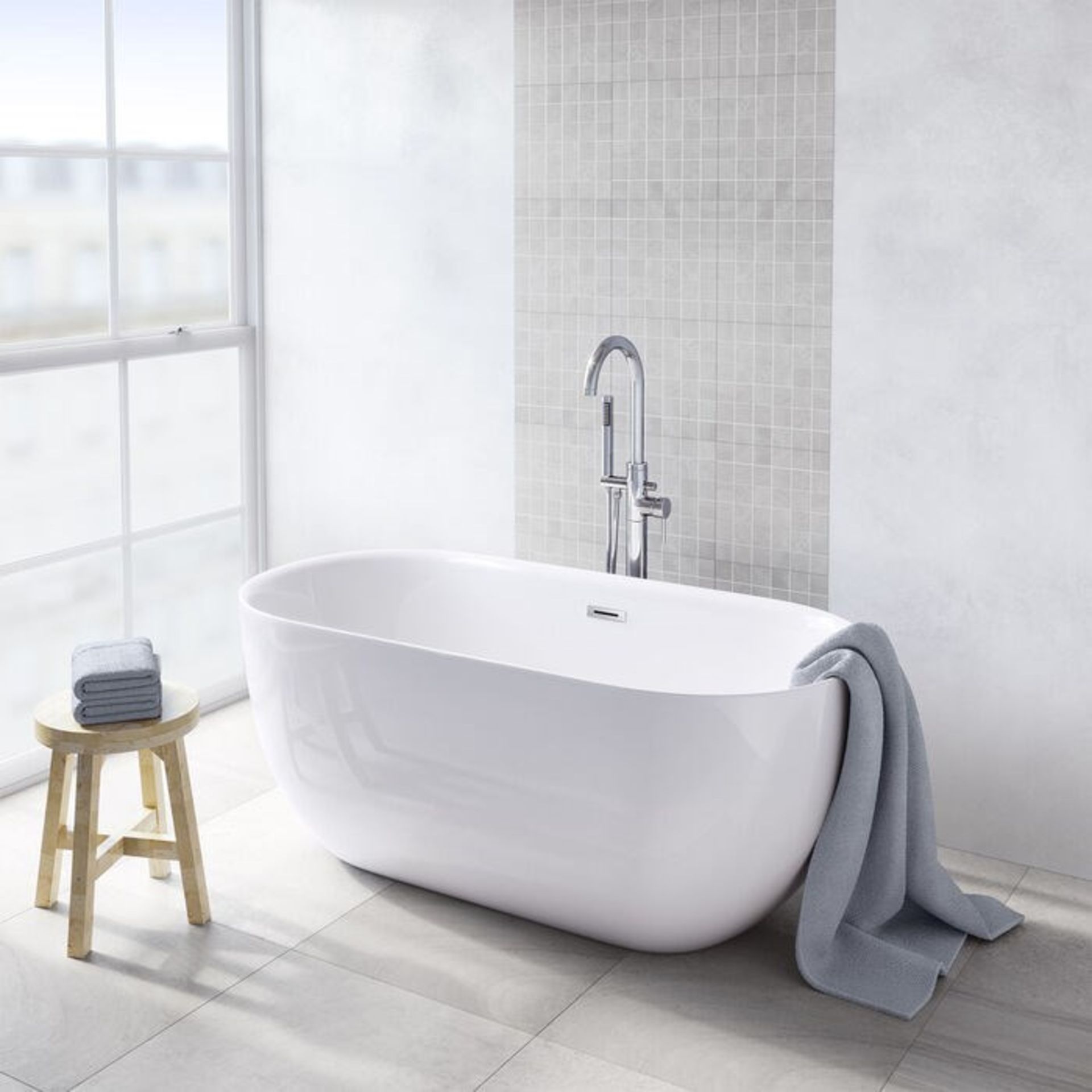 (XL2) 1500x720mm Mya Freestanding Bath. RRP £1,499.99. Manufactured from high quality gloss a... - Image 3 of 4