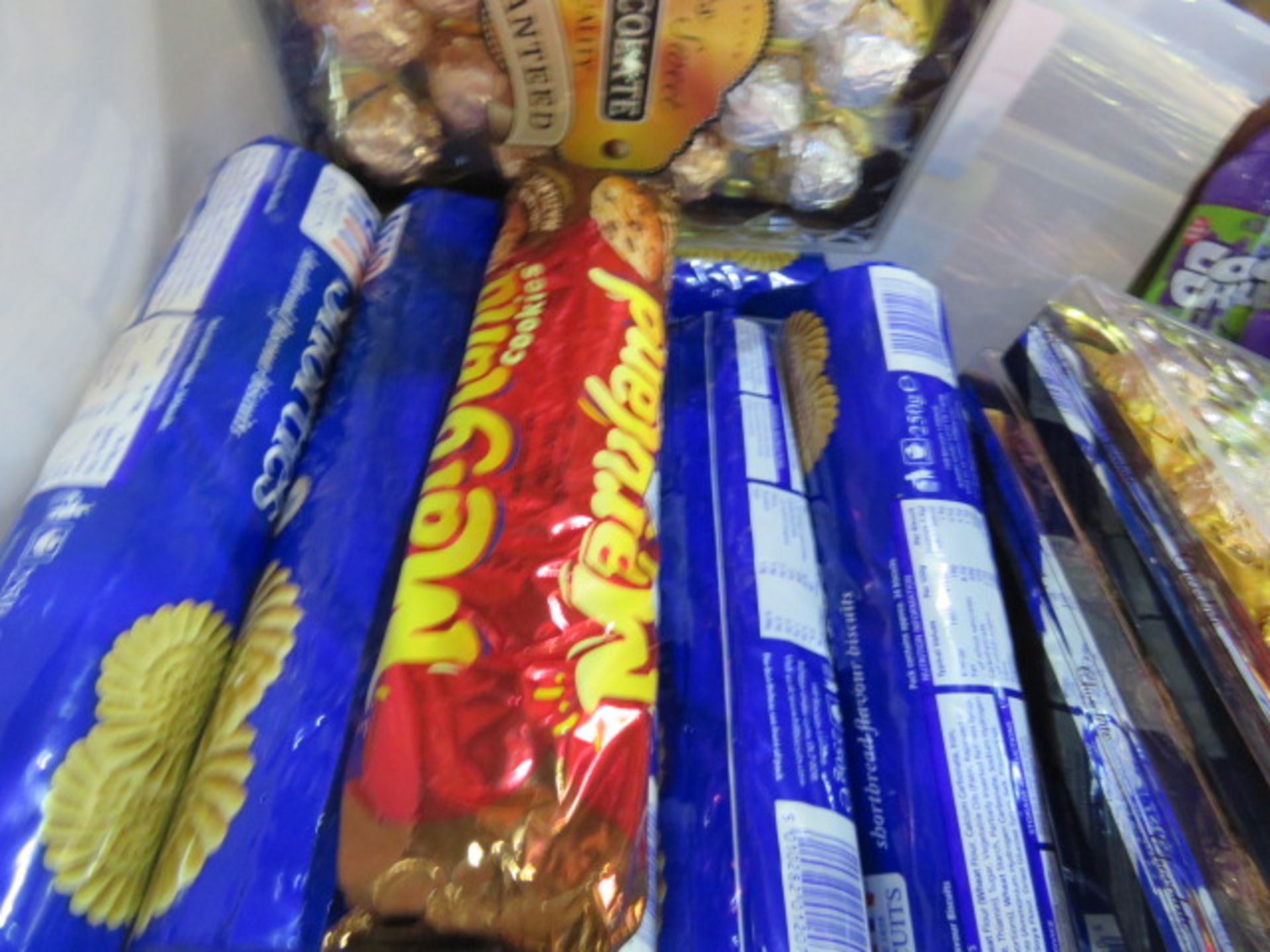 (11) LARGE PALLET TO CONTAIN A VERY LARGE QTY OF VARIOUS FOOD, DRINK & CONFECTIONARY TO INCLUDE... - Image 8 of 8