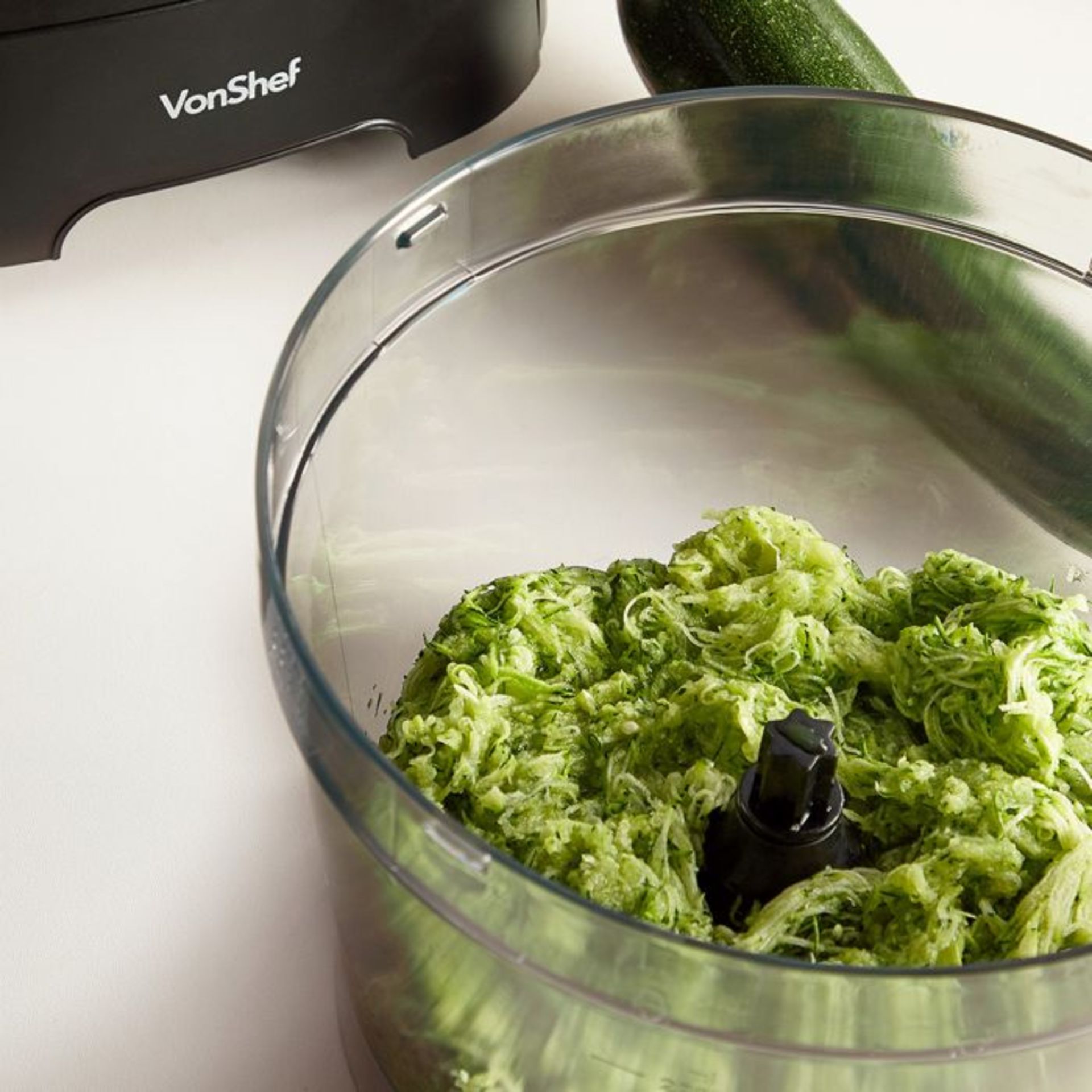 (V89) 1000W Food Processor Chop, blend, mix, purée, grate, shred and knead dough Process big... - Image 4 of 4