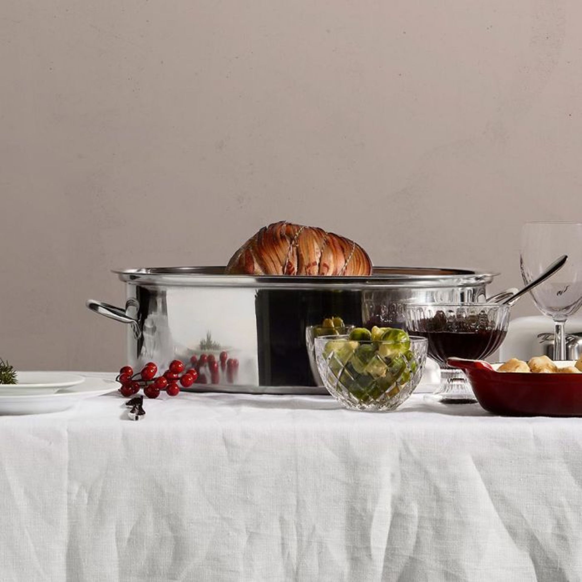 (V20) Stainless Steel Lidded Roaster This large lidded roaster is perfect for preparing whole ...
