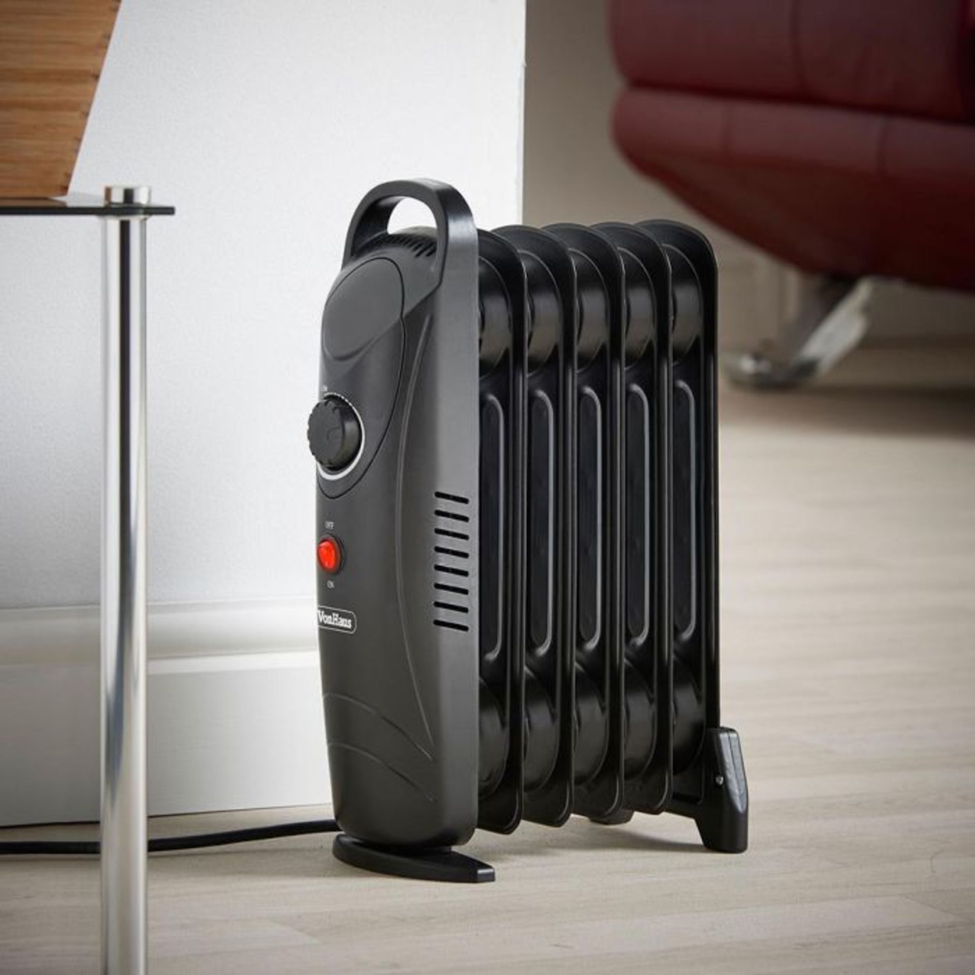 (V17) 6 Fin 800W Oil Filled Radiator - Black Compact yet powerful 800W radiator with 6 oil-fil...