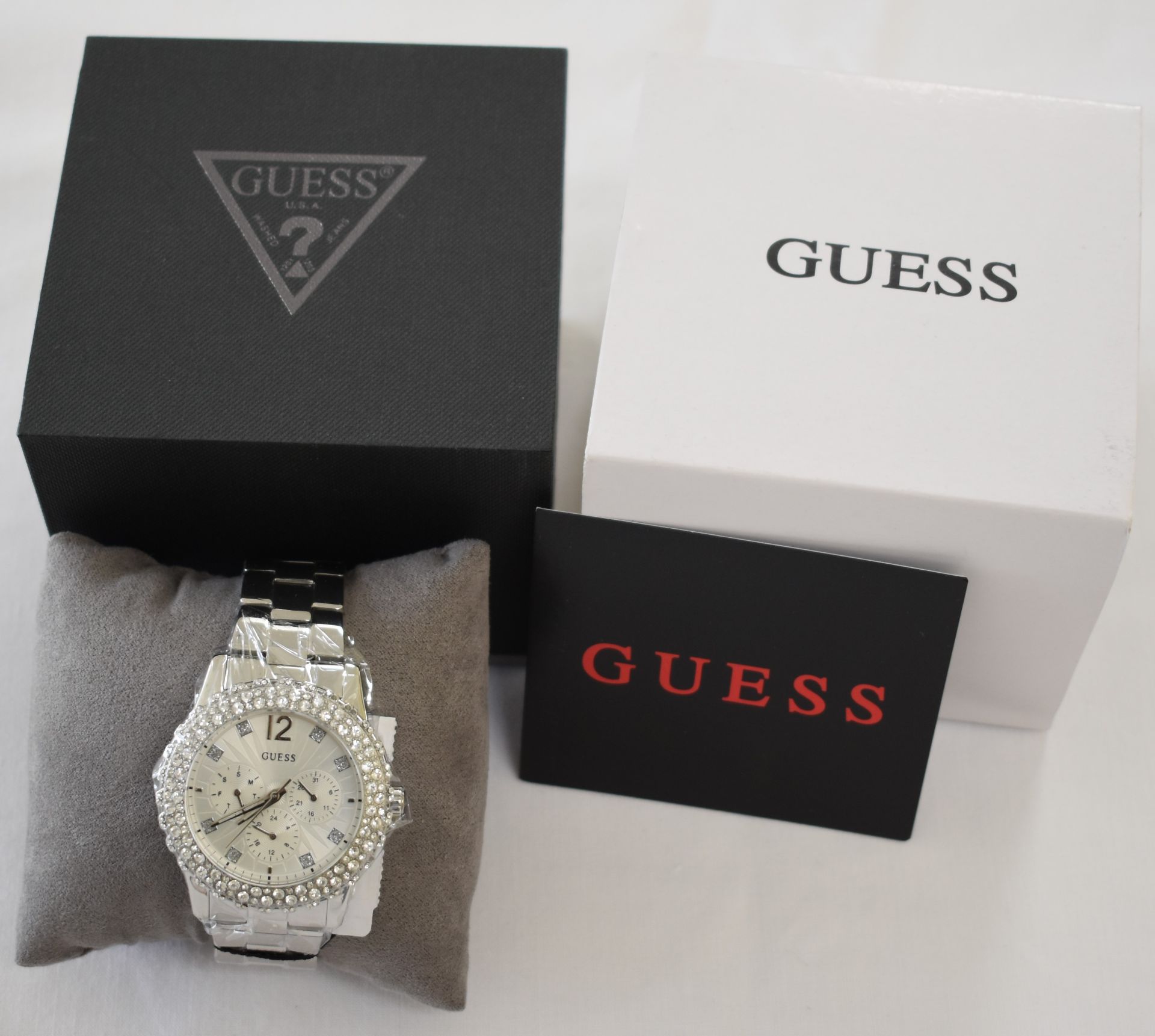 Guess W0335L1 Ladies watch