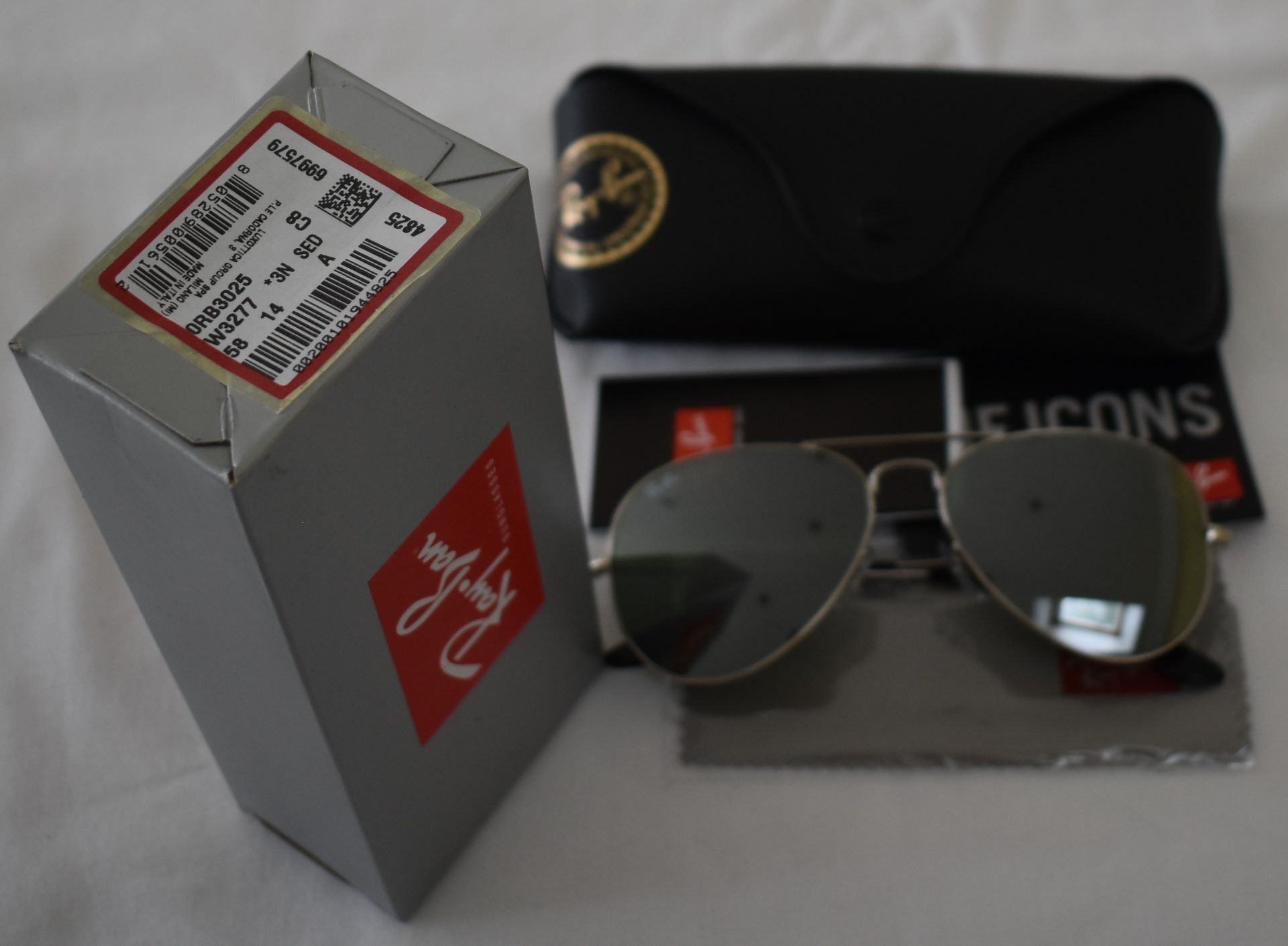 Ray Ban Sunglasses ORB3025 W3277 - Image 2 of 2