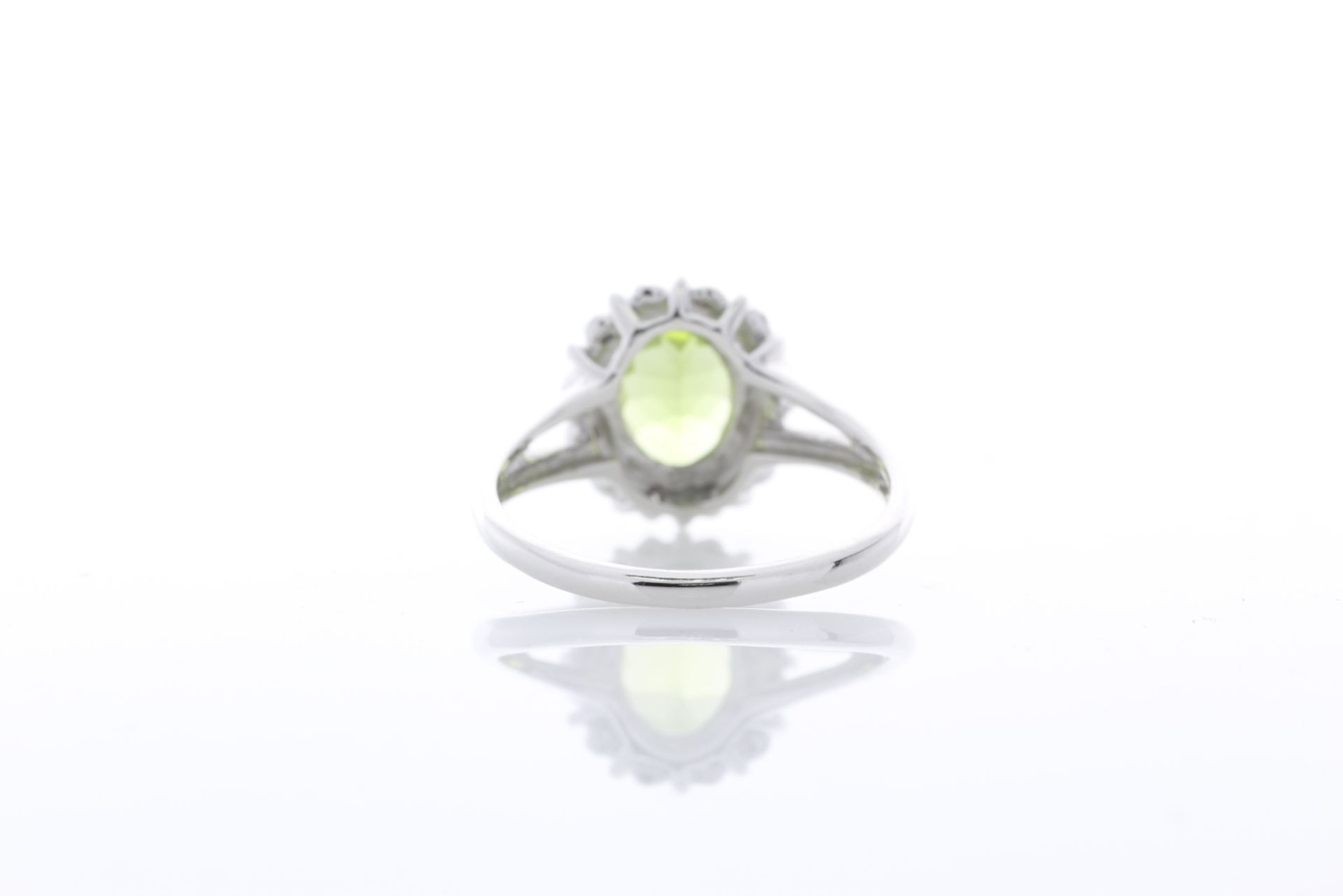 9ct White Gold Cluster Diamond And Peridot Ring (P1.40) 0.09 - Image 3 of 7