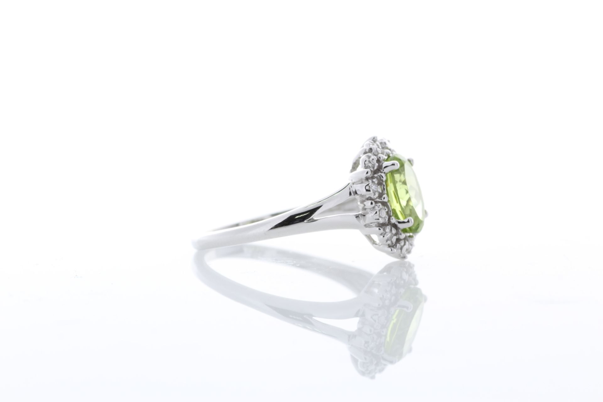9ct White Gold Cluster Diamond And Peridot Ring (P1.40) 0.09 - Image 4 of 7