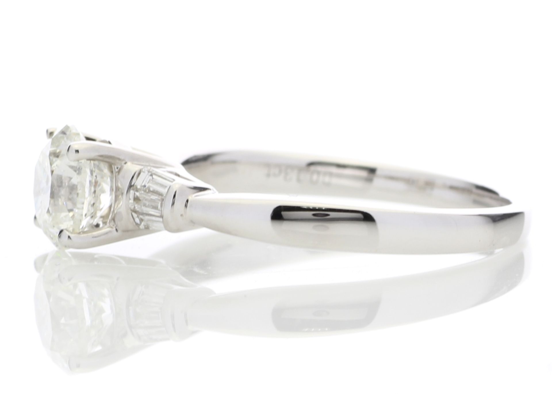 18ct White Gold Single Stone Diamond Ring With Baguette (1.02) 1.15 - Image 3 of 5