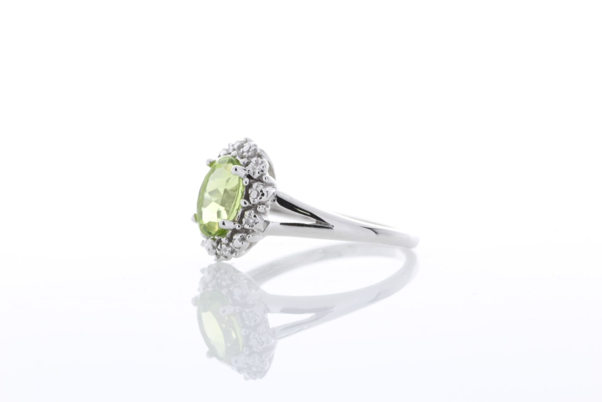 9ct White Gold Cluster Diamond And Peridot Ring (P1.40) 0.09 - Image 2 of 7