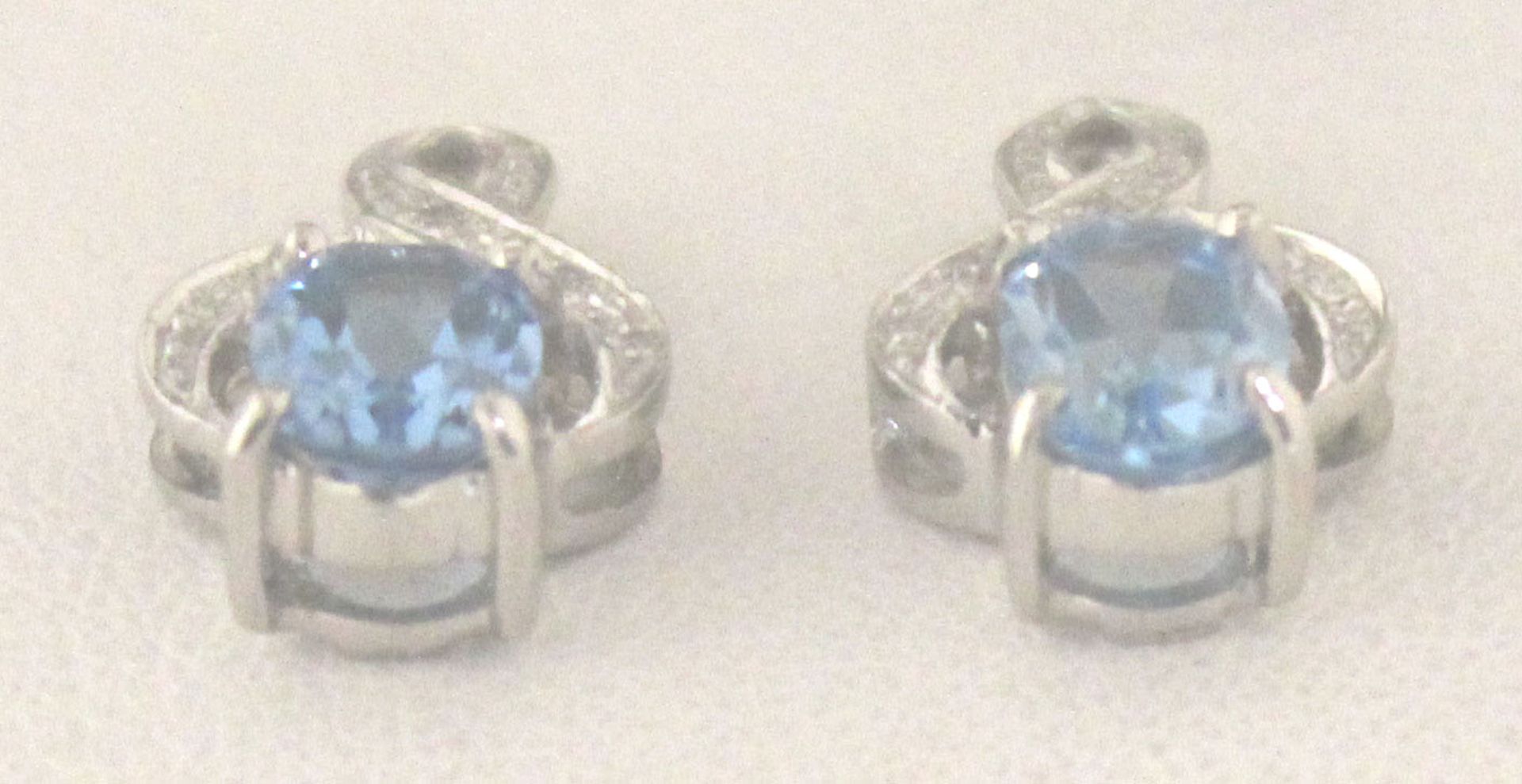 9ct White Gold Diamond And Blue Topaz Earring 0.02 - Image 2 of 4