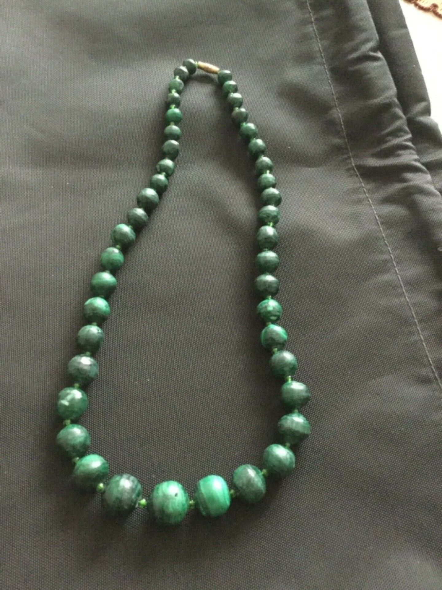 Malachite Bead Necklace 94 grams - Image 3 of 5