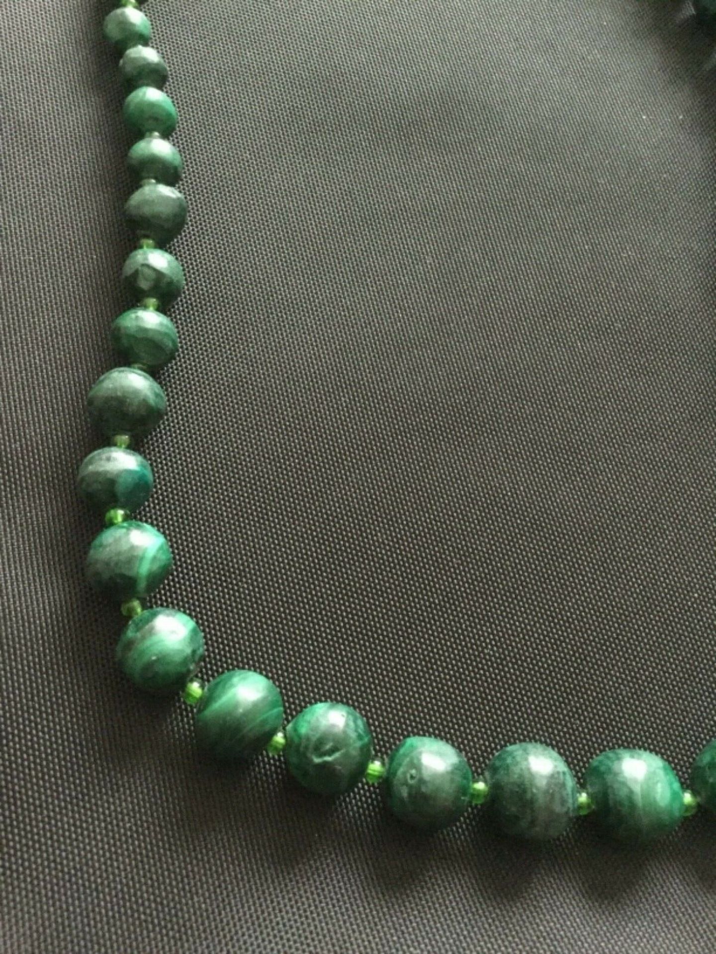 Malachite Bead Necklace 94 grams - Image 4 of 5