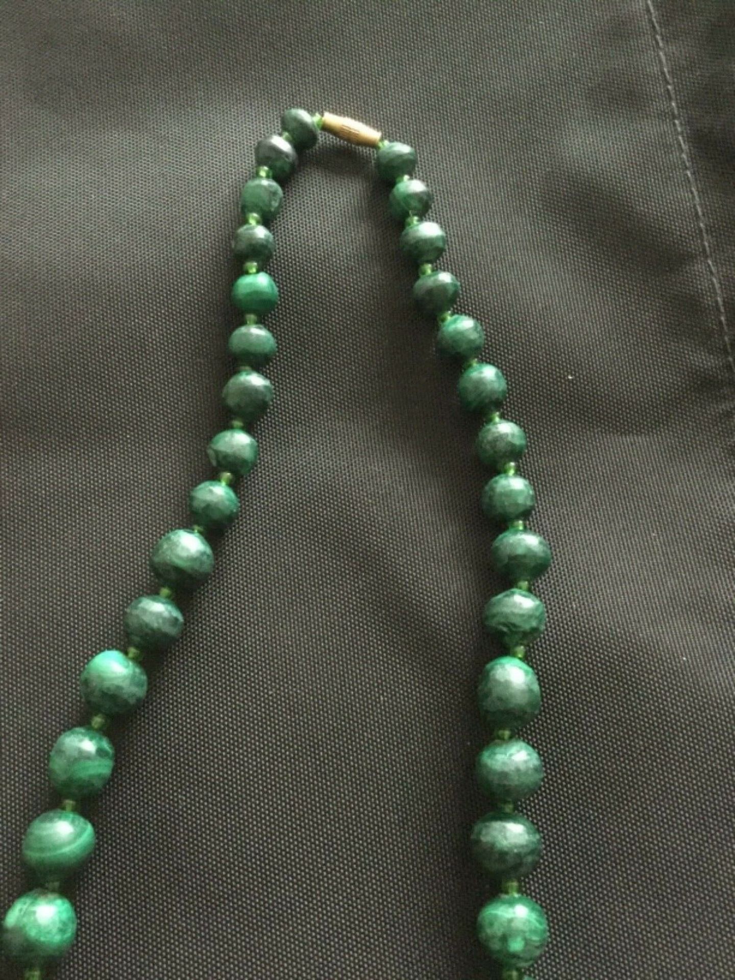 Malachite Bead Necklace 94 grams - Image 2 of 5