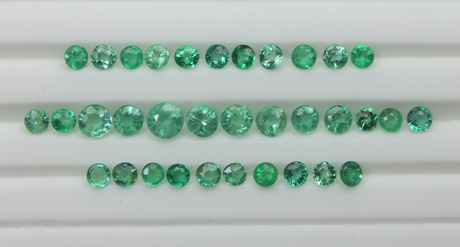 1.04 CT Natural Emerald - Image 2 of 3