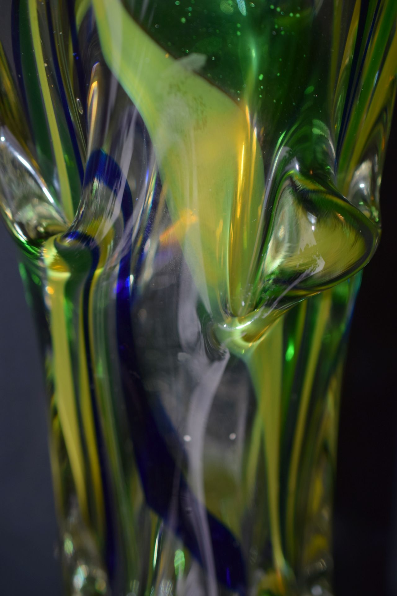 Large Multi-Coloured Designer Glass Vase - Image 4 of 5