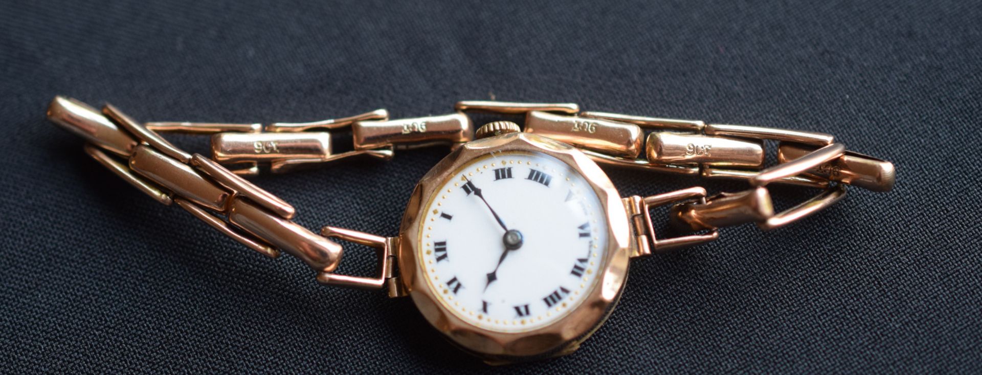 9ct Gold Ladies Swiss Watch On 9ct Expanding Bracelet