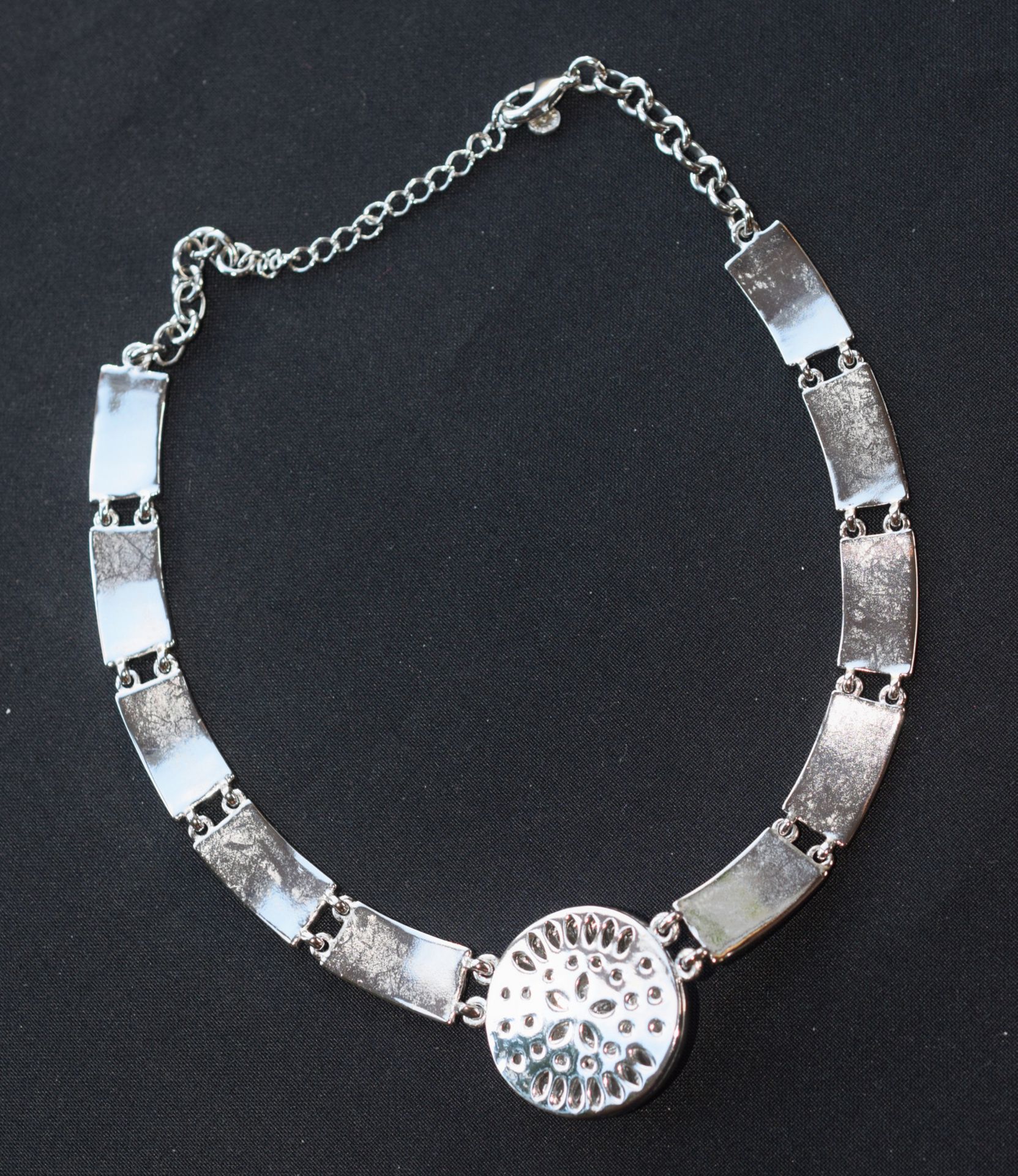 Wilson And Butler Crystal And White Metal Necklace - Image 4 of 4