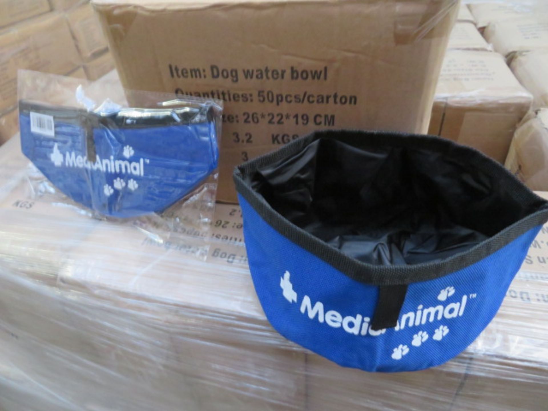 (62) PALLET TO CONTAIN 1,500 x BRAND NEW COLLAPSIBLE DOG BOWLS. RRP £3.99 EACH.