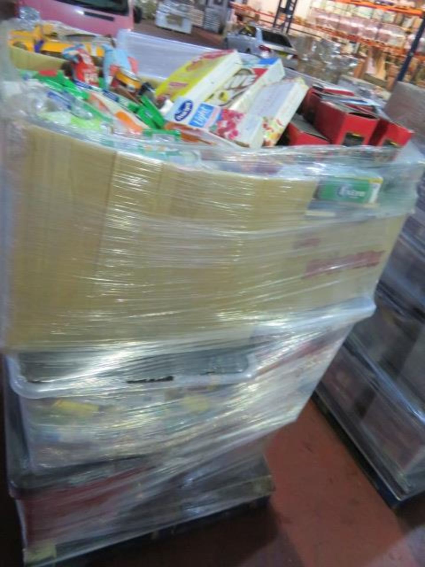 (324) LARGE PALLET TO CONTAIN A VERY LARGE QTY OF VARIOUS FOOD, DRINK & CONFECTIONARY TO INCLU... - Image 4 of 10