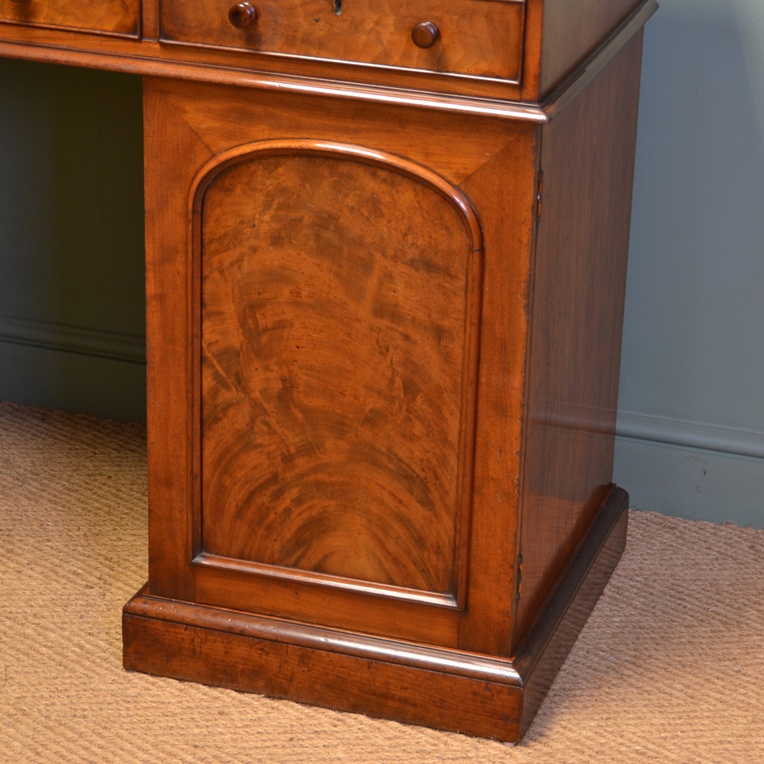 Country House Figured Mahogany Antique Victorian Pedestal Sideboard - Image 5 of 7