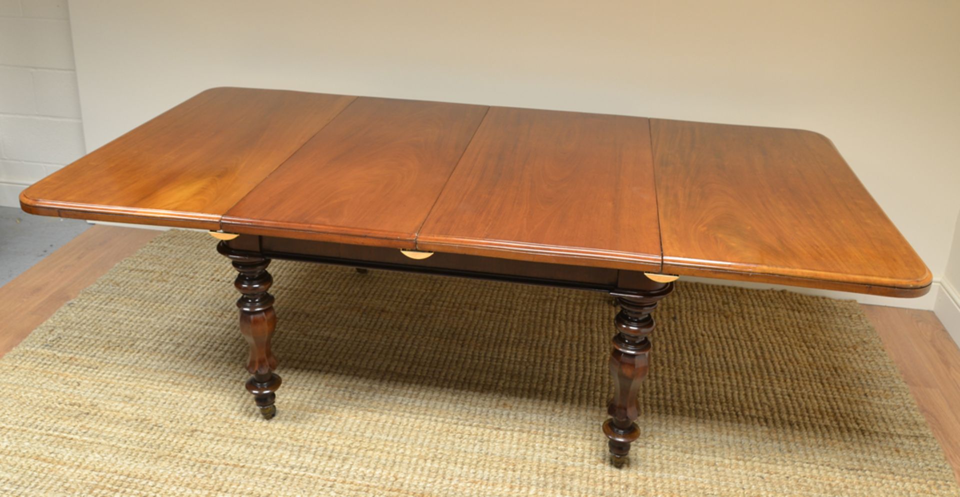 Spectacular Large Figured Mahogany Victorian Antique Dining Table. - Image 2 of 8