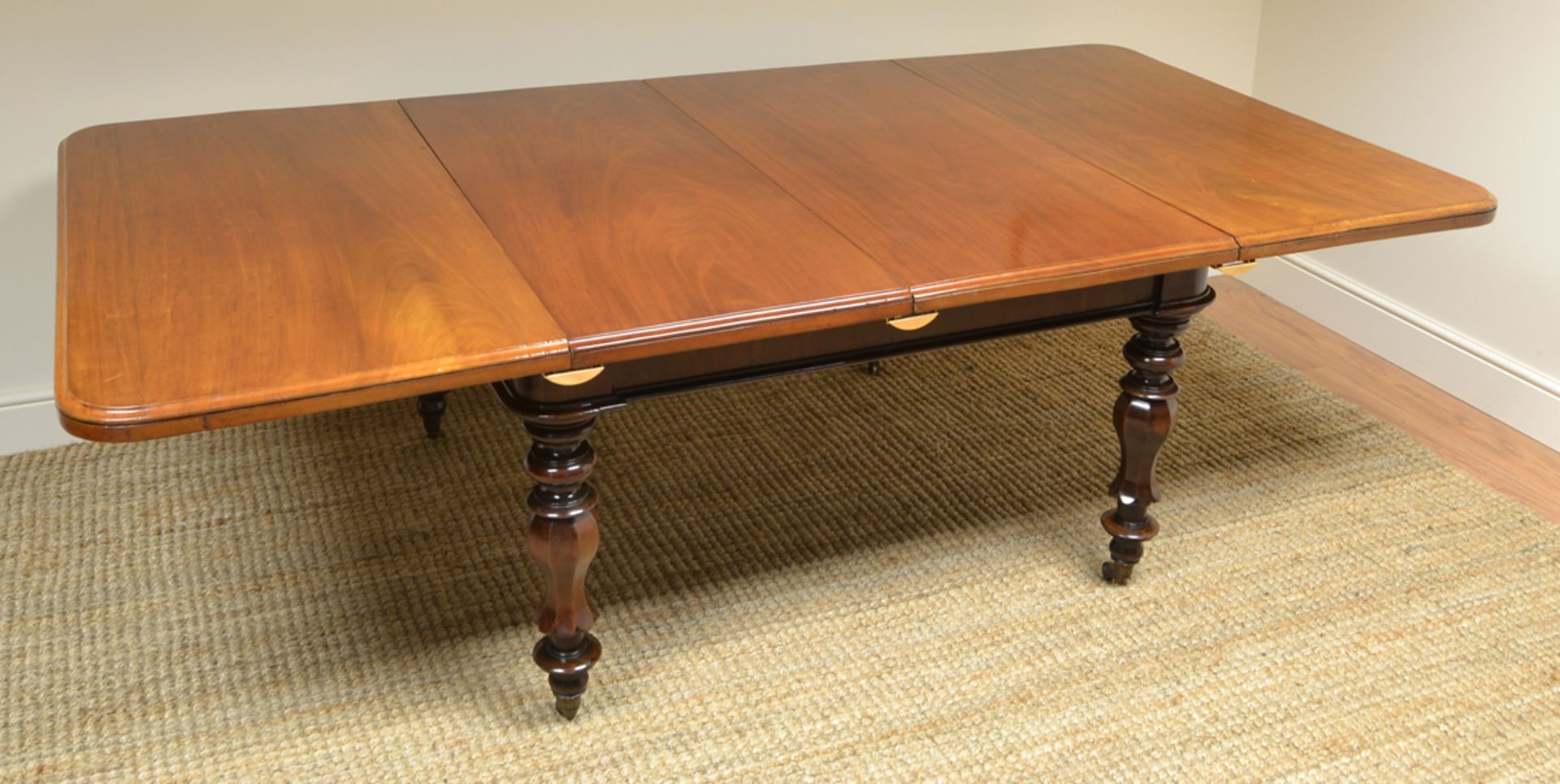 Spectacular Large Figured Mahogany Victorian Antique Dining Table. - Image 7 of 8