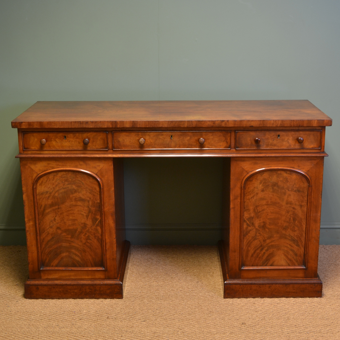 Country House Figured Mahogany Antique Victorian Pedestal Sideboard