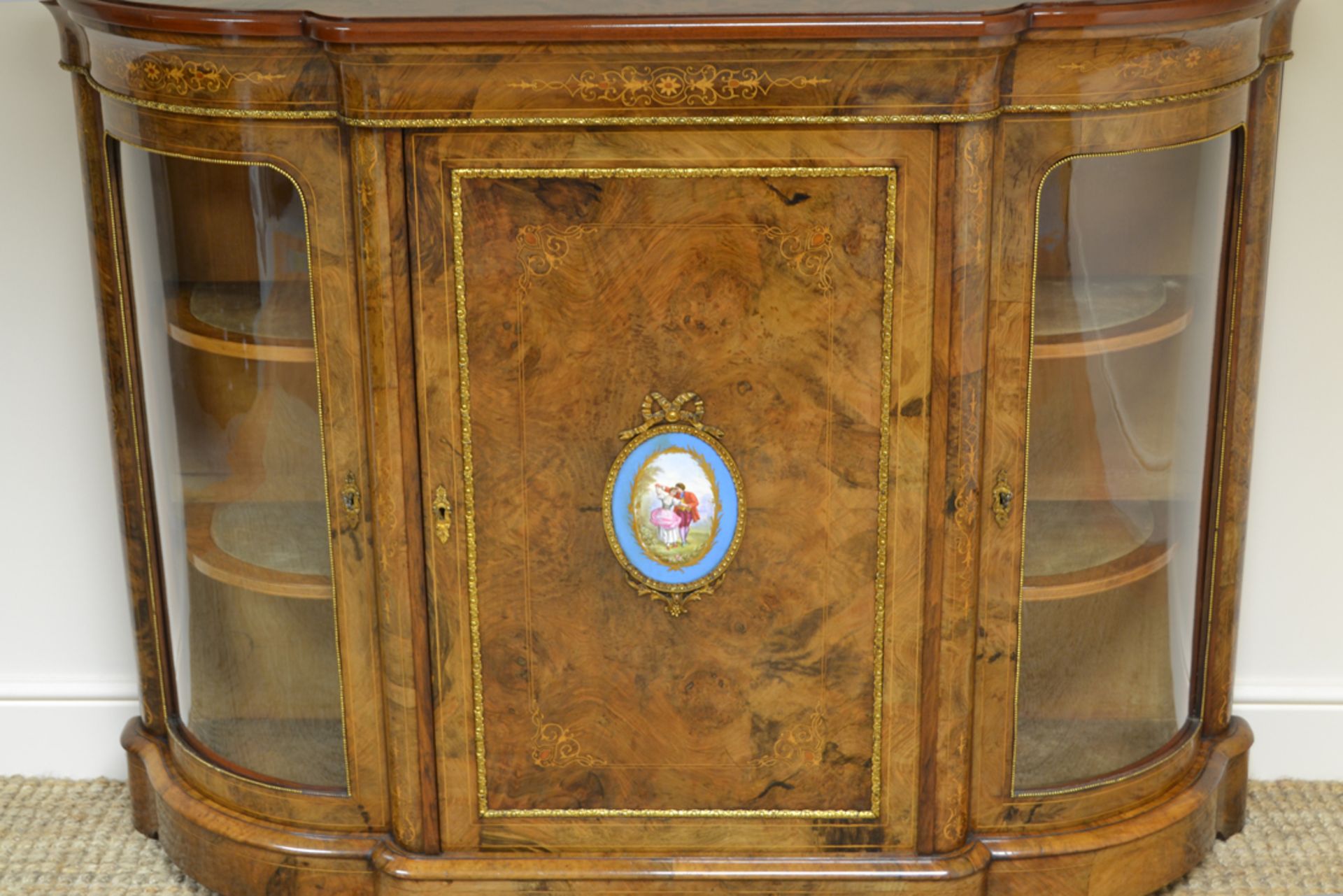 Beautifully Figured Victorian Walnut Antique Credenza - Image 5 of 9