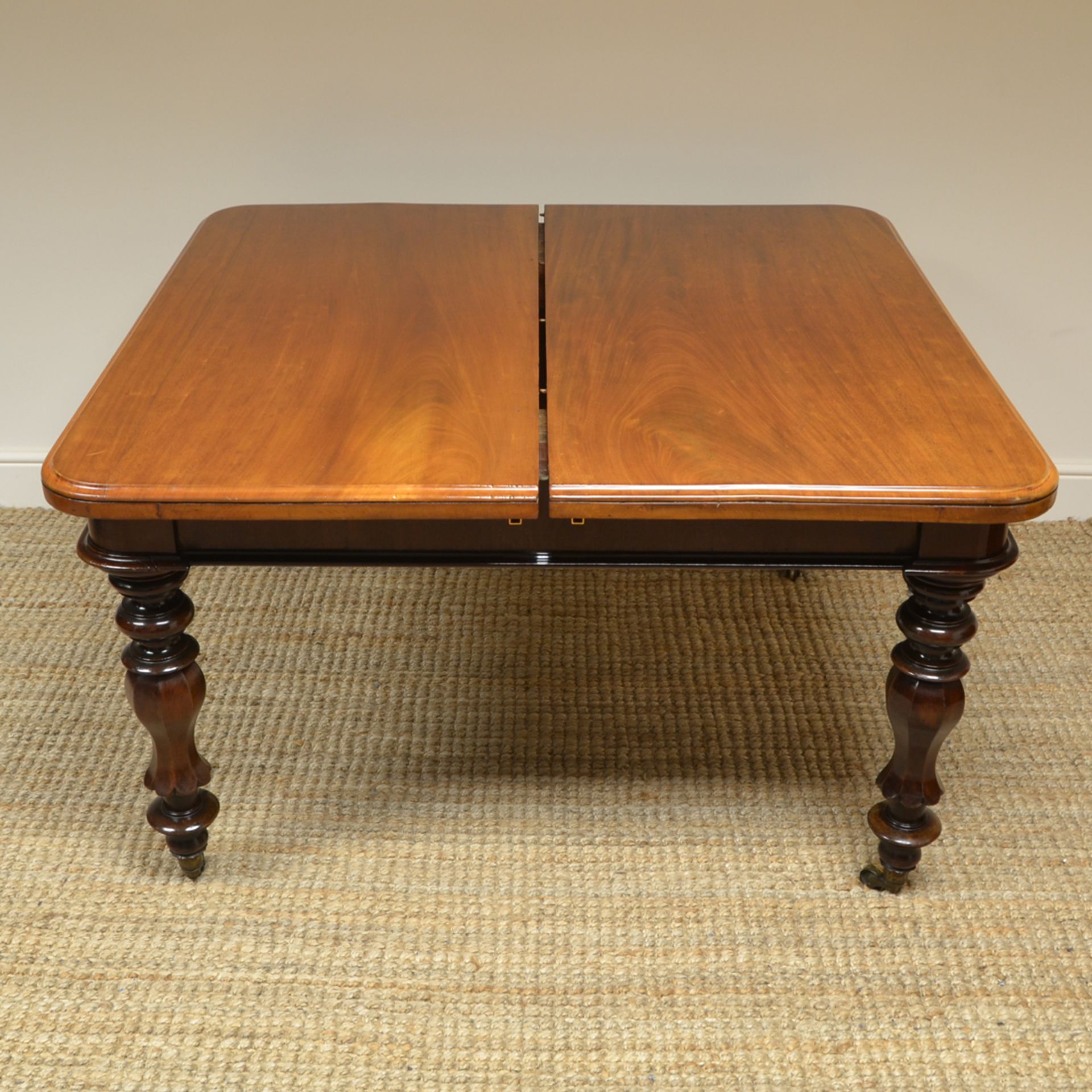 Spectacular Large Figured Mahogany Victorian Antique Dining Table. - Image 8 of 8