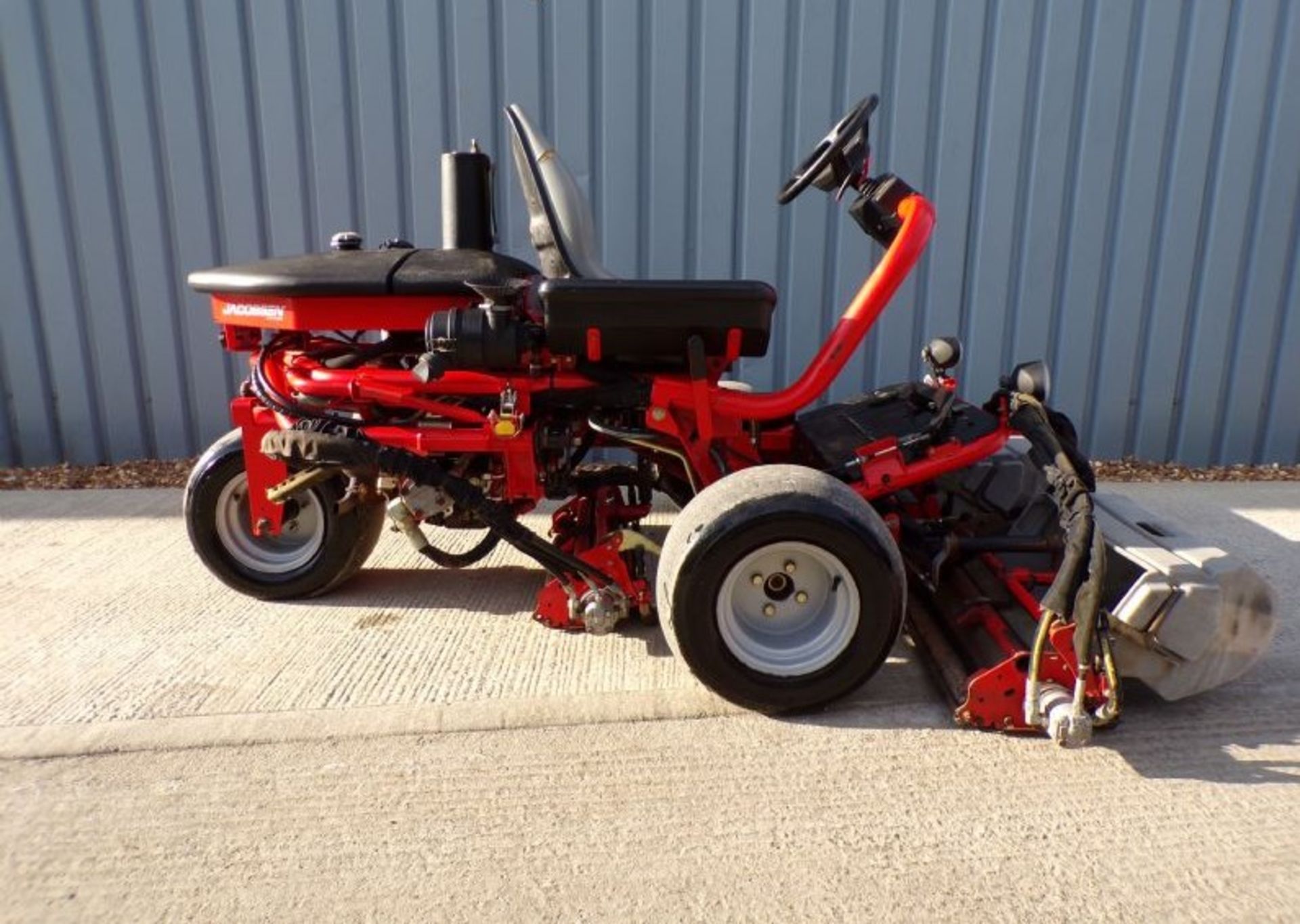 2005 JACOBSEN G PLEX III RIDE ON GREENS MOWER - Image 4 of 5